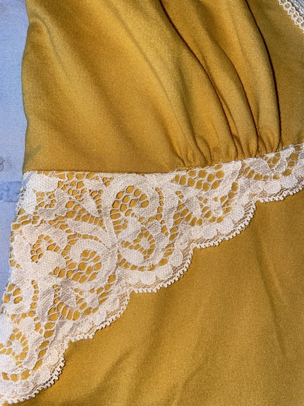 Y2K Yellow Midnight Coco lace cami women’s size small