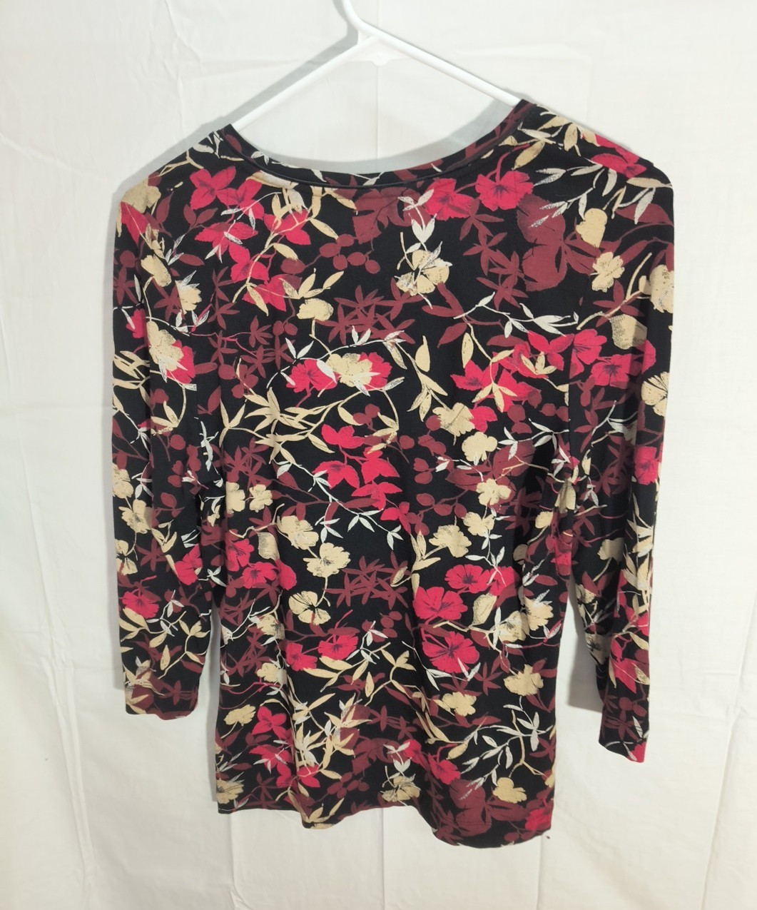 Amber Sun S V-neck 3/4 Sleeve Black Burgundy Pink Floral Top