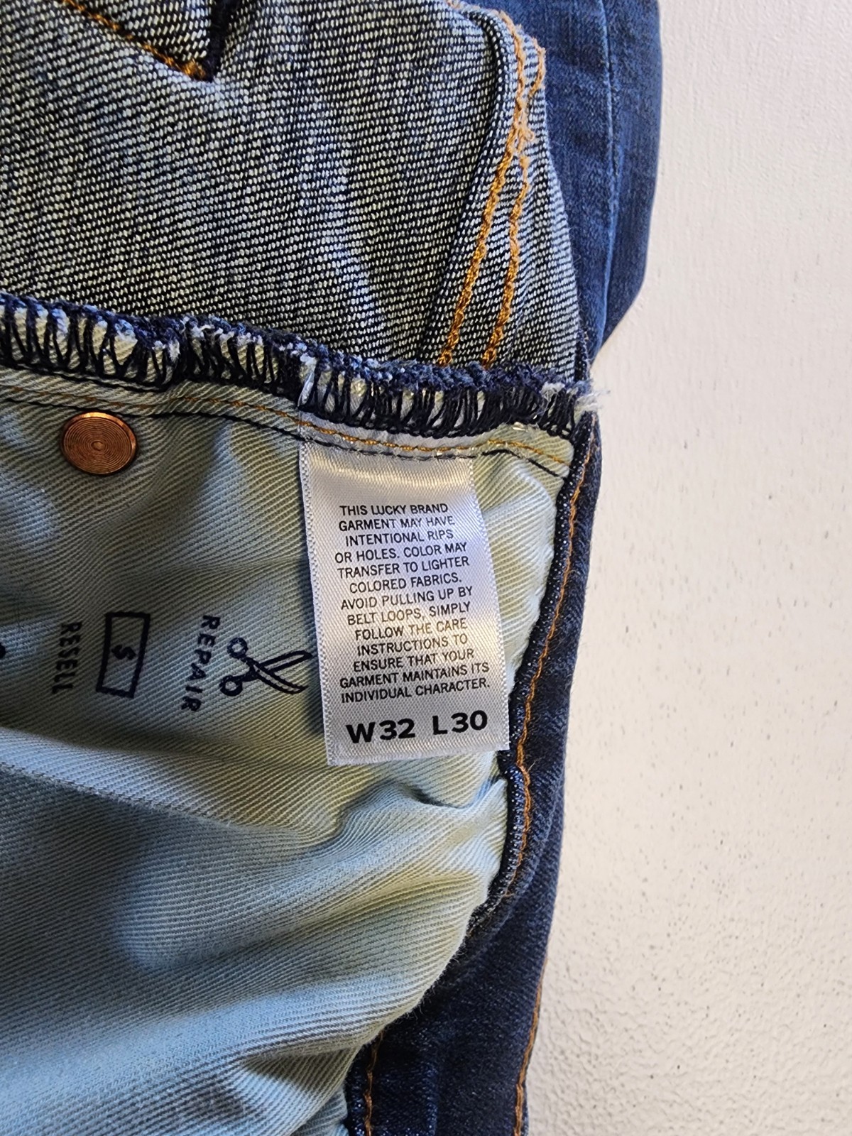 Lucky Brand 410 Athletic Slim Fit Men’s Jean – Parivale, 32×30