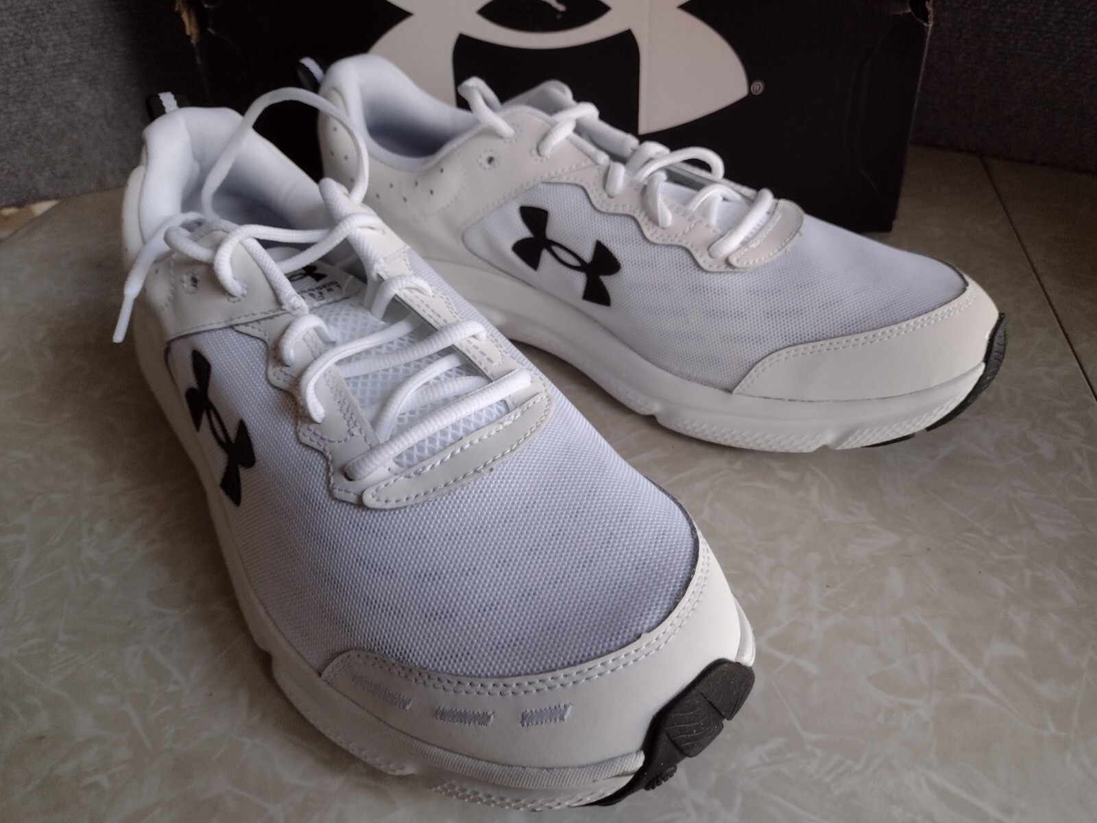 NIB, Under Armour Mens Charged Assert 10 Running Shoes – 3026175-104 Size 14 M