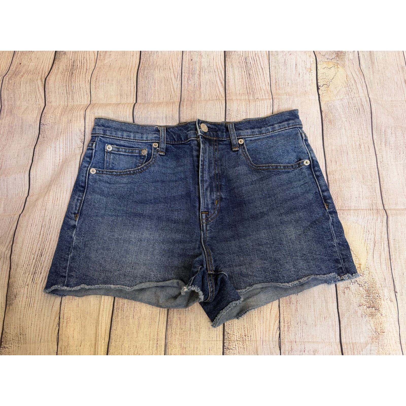 GAP Denim Shorts 3″ Inseam 98% cotton/2% elastane Women’s Size 28
