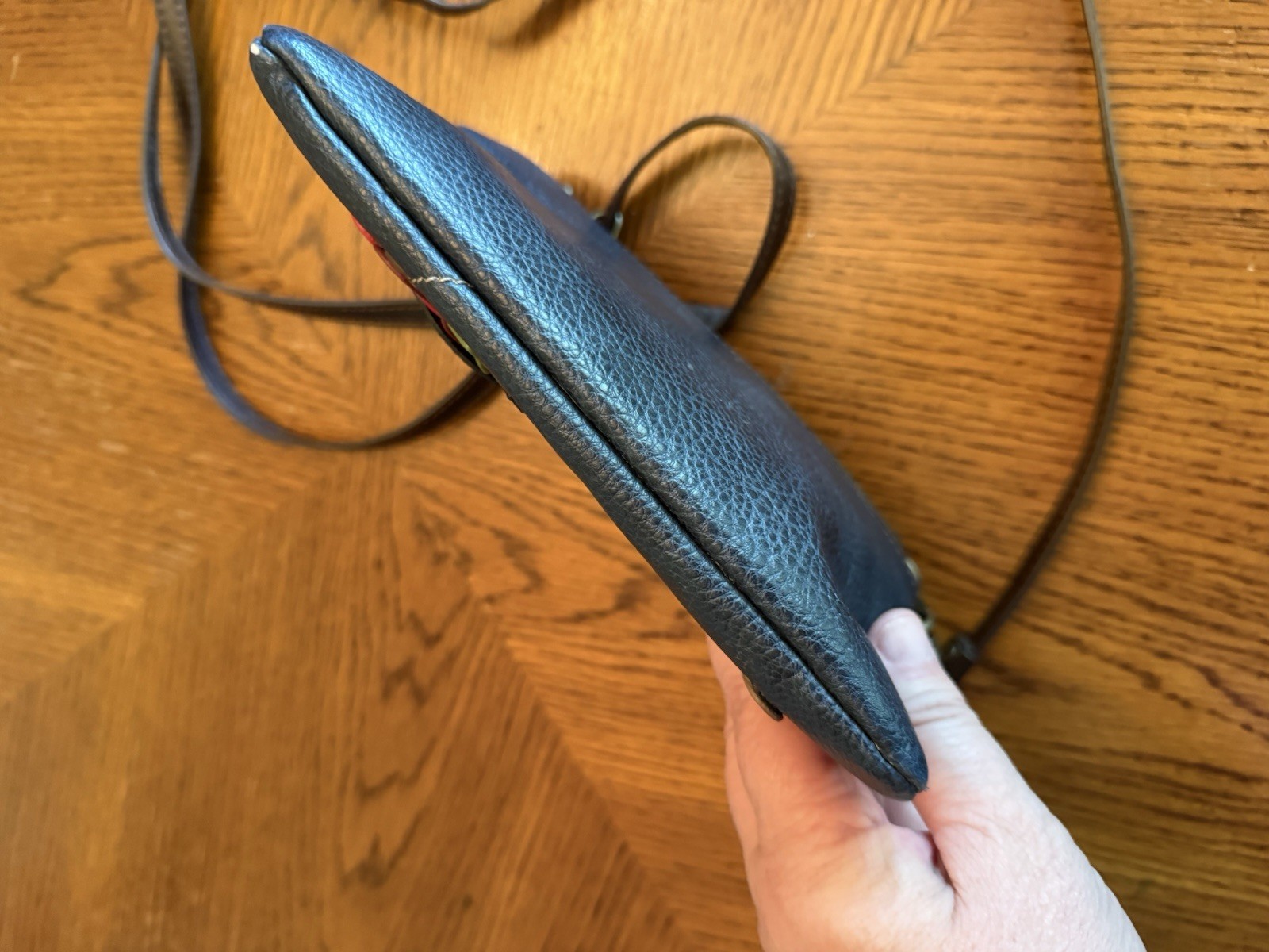 ❤️🐦 CHALA Cardinal Bird Cell Phone Crossbody Purse – Navy Blue Vegan Leather
