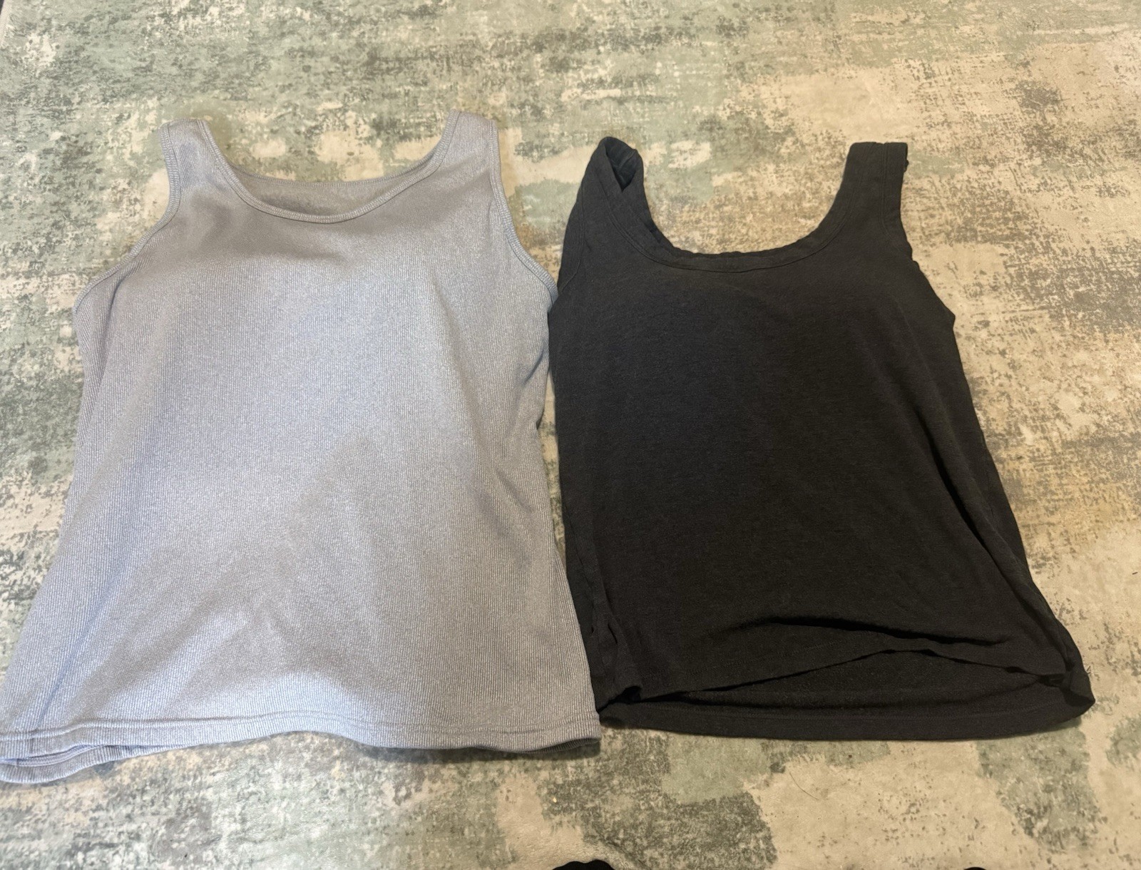 Women’s 2 Pack Built In Bra Stretch Gray Tank Tops Tagged 4XL (Fits XL/1X)