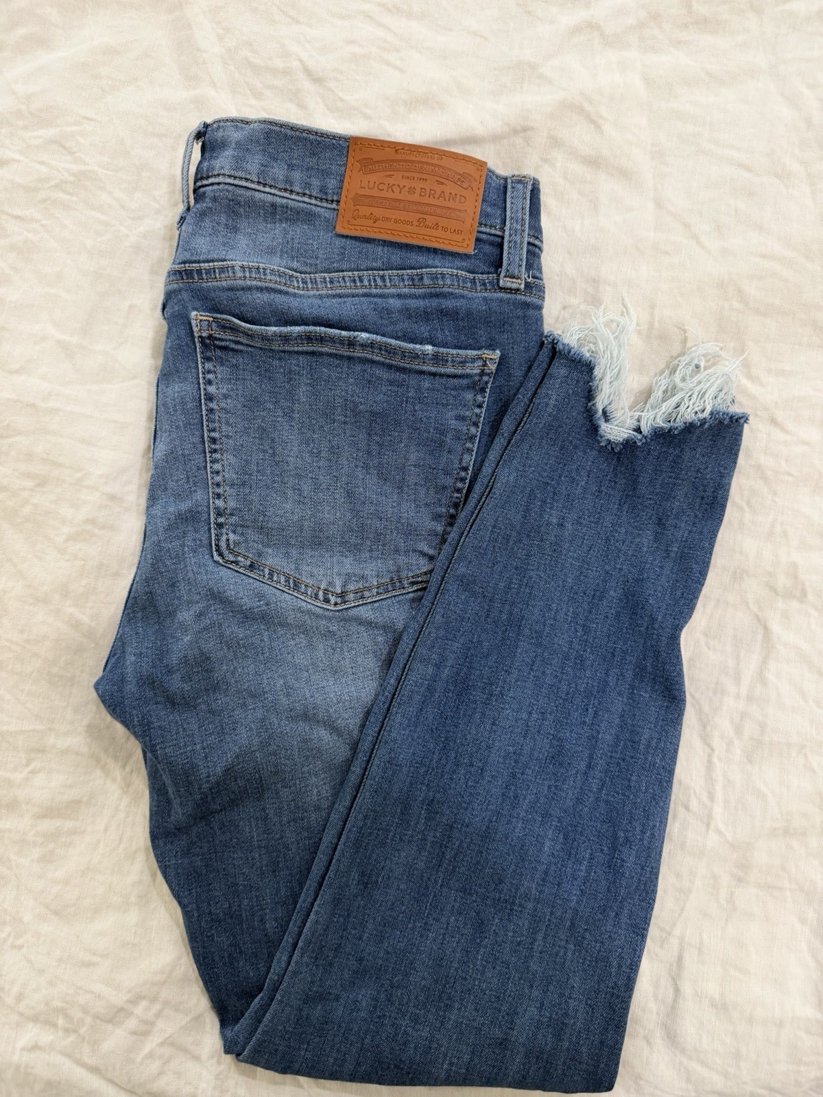 Lucky Brand Ava Mid Rise Skinny Jeans Medium Wash Stretch Frayed Raw Hem Size 10