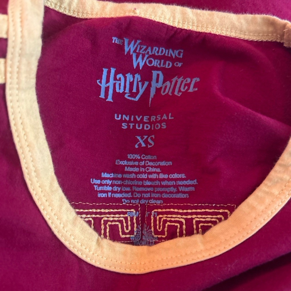 Universal Studios Harry Potter Gryffindor 07 Logo Graphic Tee XS Red Yellow