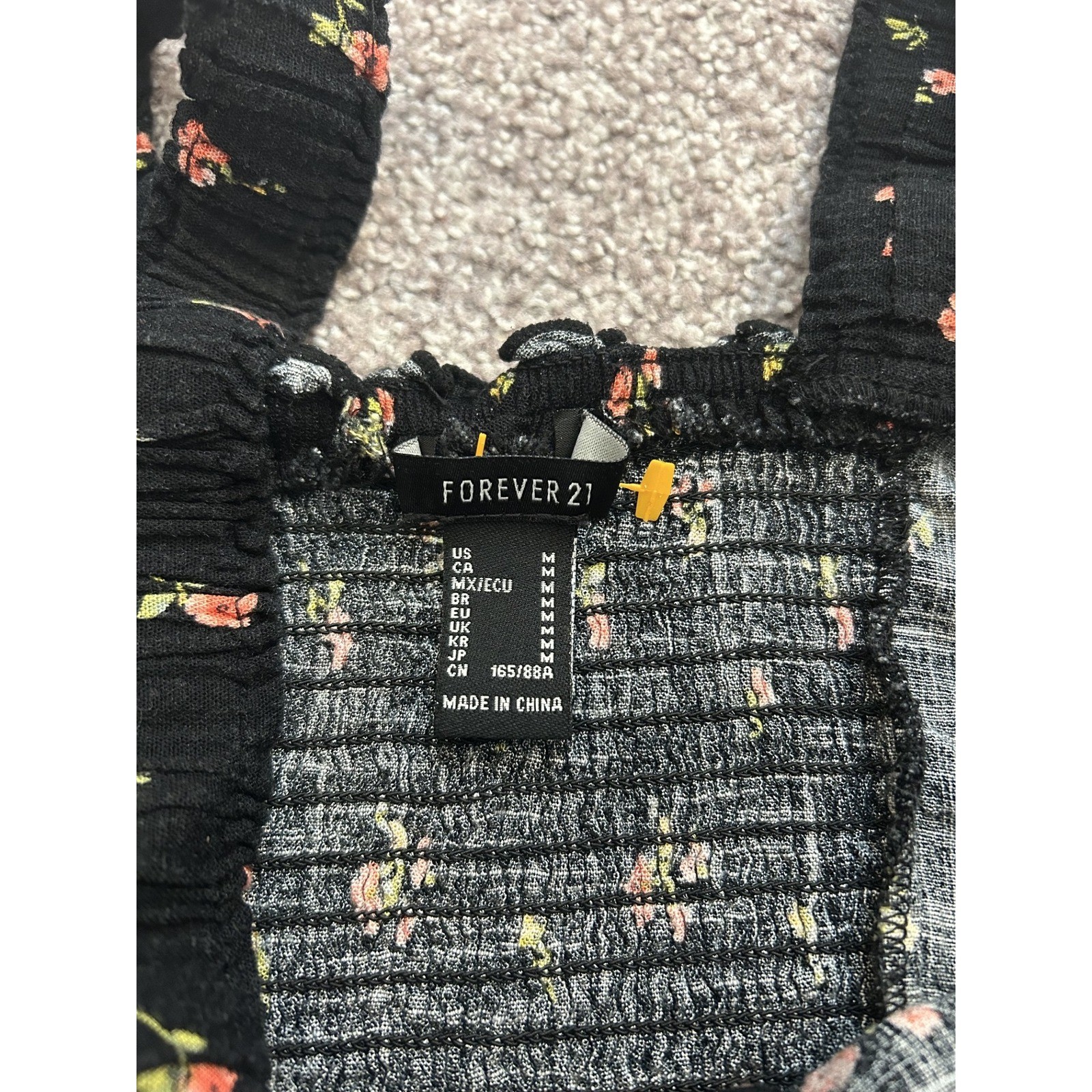 Forever 21 Floral Crop Top Womens Medium Black Excellent Smocked Button Front