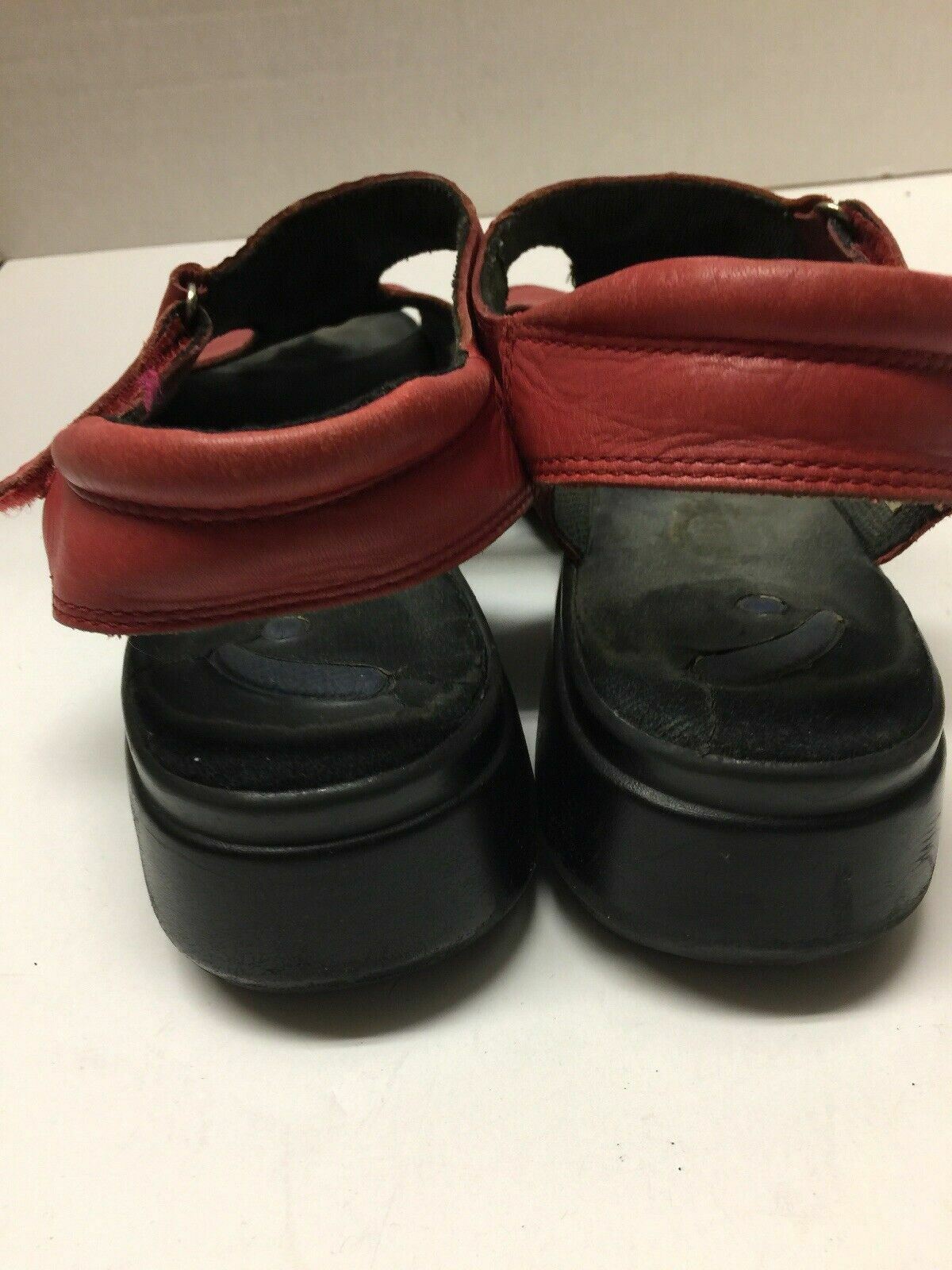 Auditions Ladies 1 1/2 In Wedge Heel Sandal Size 12AA Red A239ss