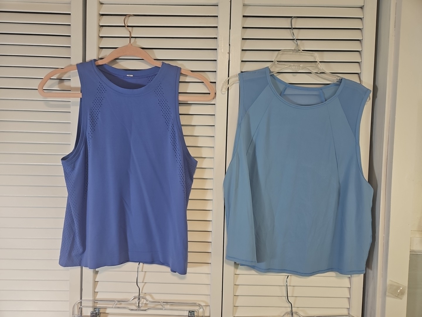 lululemon Lot Sm/xsm 3 Crop Pants 2 Tops Blue Green Black 1 Of Them Is A Set