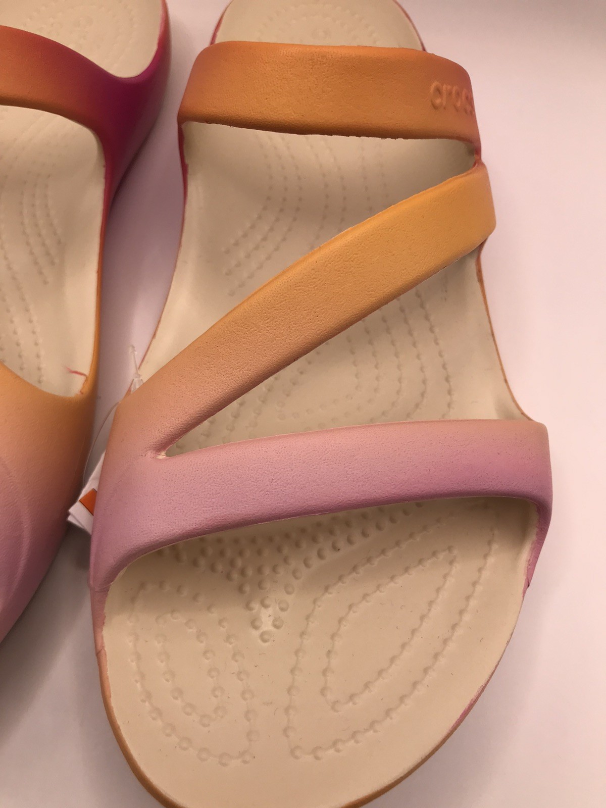 WOMEN’S CROCS KADEE II PINK/ORANGE OMBRE Z STRAP WATER FRIENDLY SANDALS 9 NWT