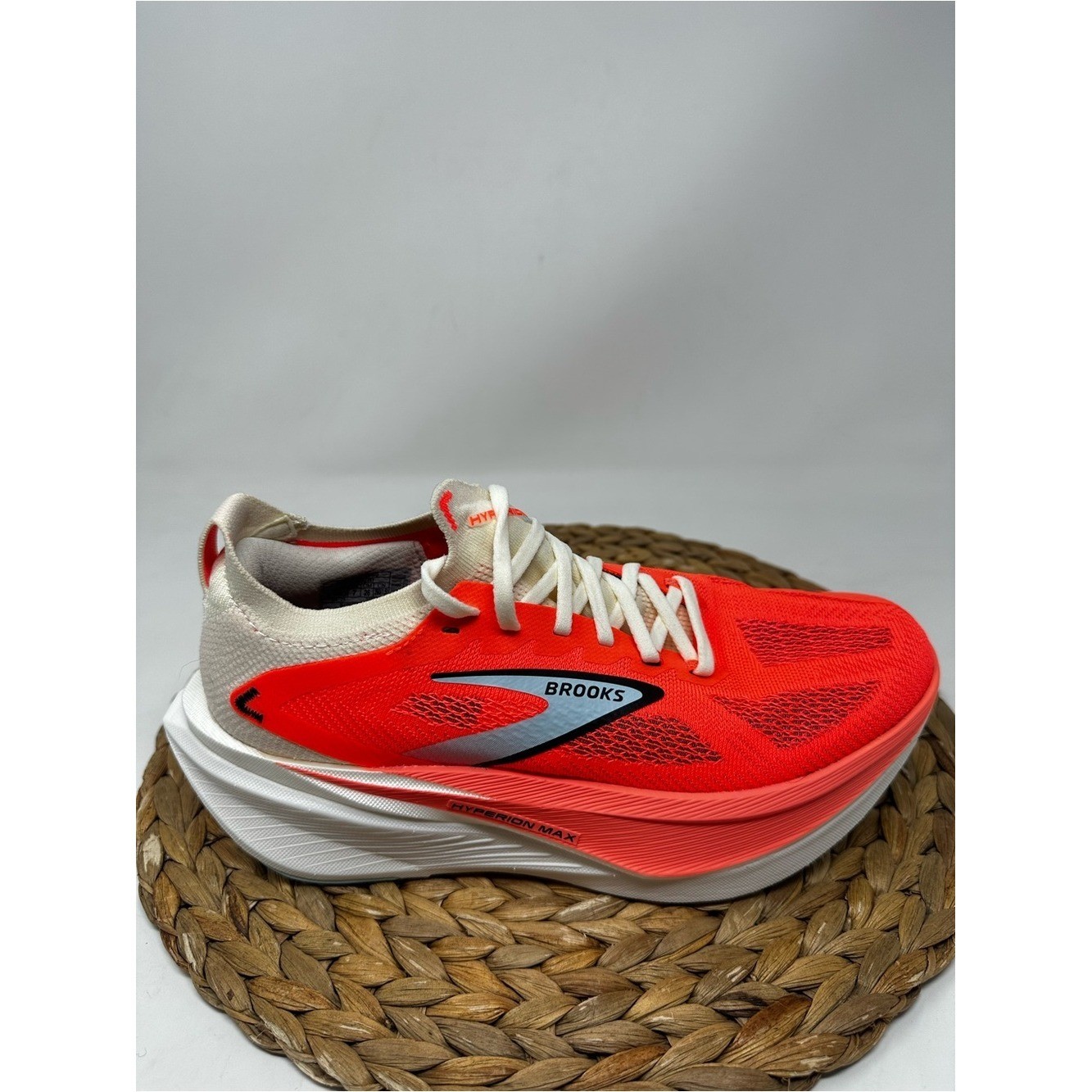 BROOKS Hyperion Max 3 Running Shoes Coconut Fiery Coral Atomizer Size 9 Women’s