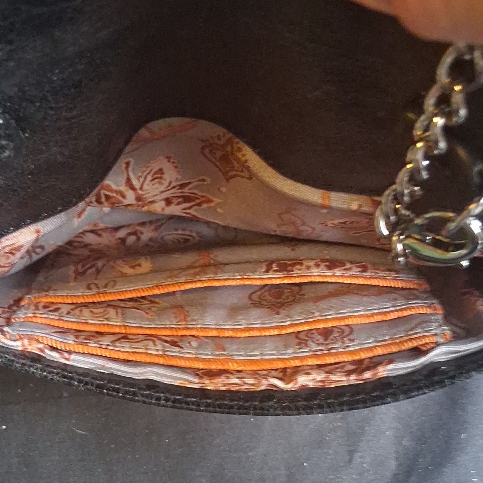 HOBO Small Crossbody Bag Black Zip Silver Chain Strap Floral Lined Inner Pockets