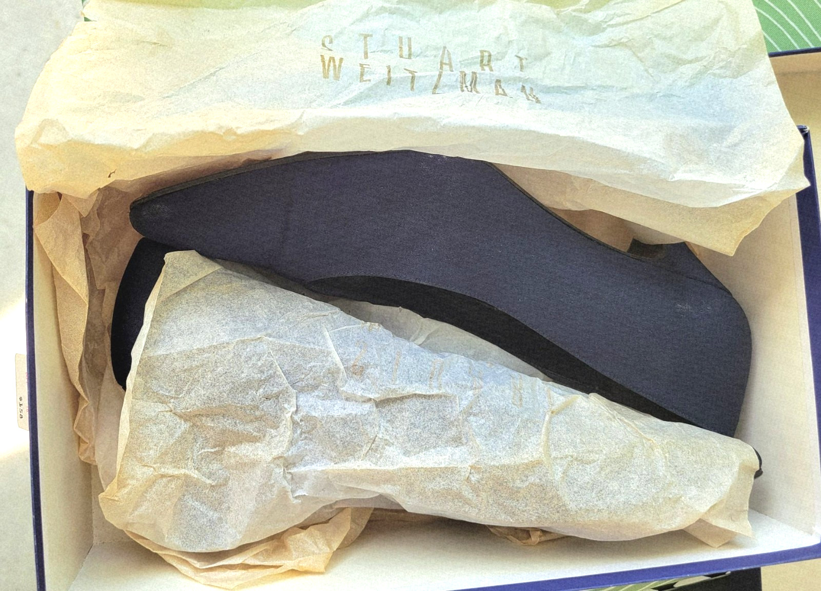 In Box! Vintage Stuart Weitzman Ladies Navy Peau de Soie Mid Heel pumps, Sz 9B/M