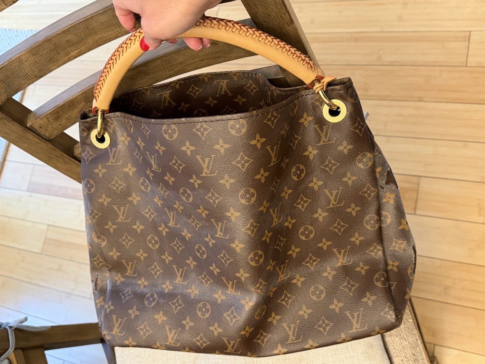 Authentic LOUIS VUITTON Monogram Artsy MM Shoulder Bag w/ original receipt.