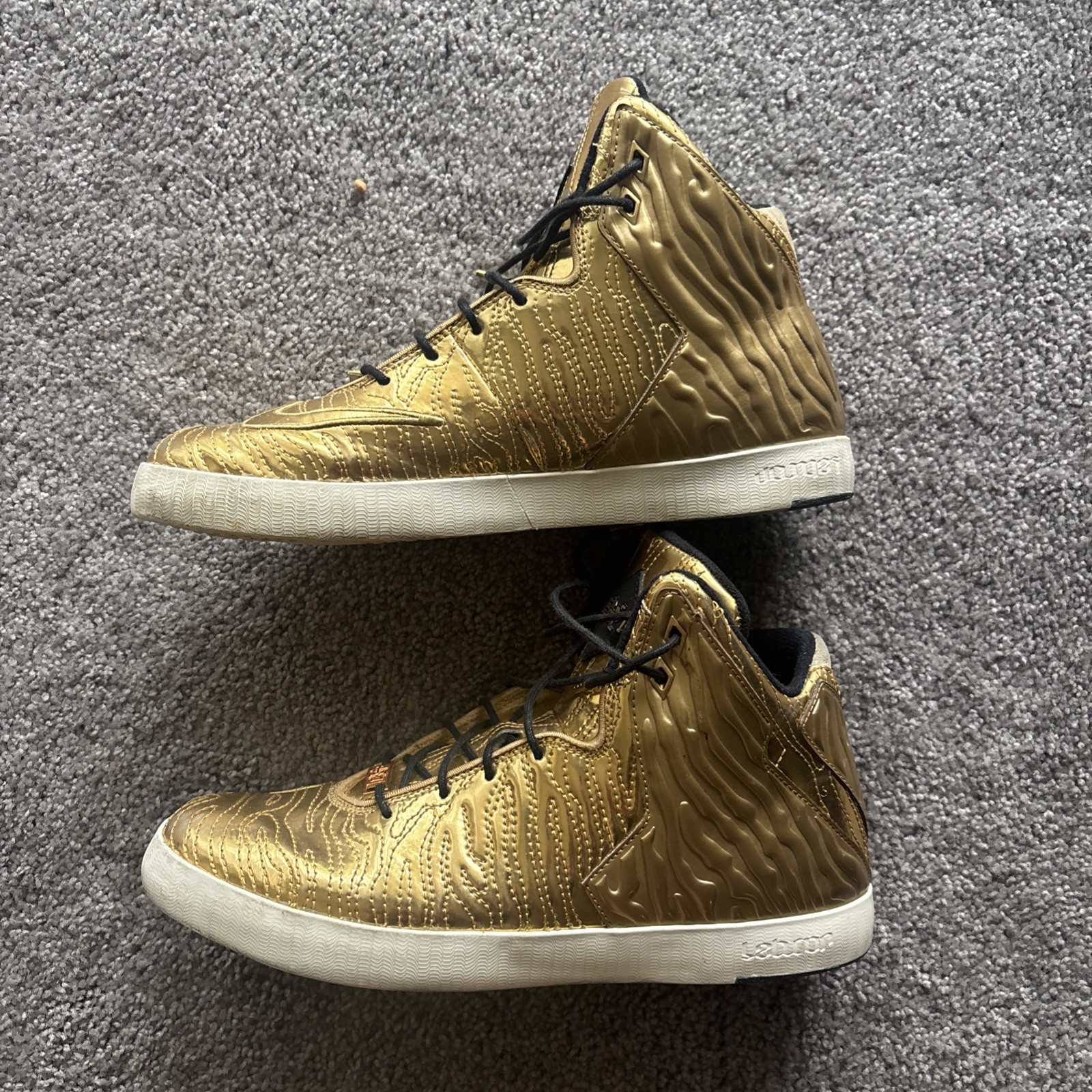 Nike LeBron 11 NSW Lifestyle QS BHM Metallic Gold 649396-700 Men’s Size 10.5