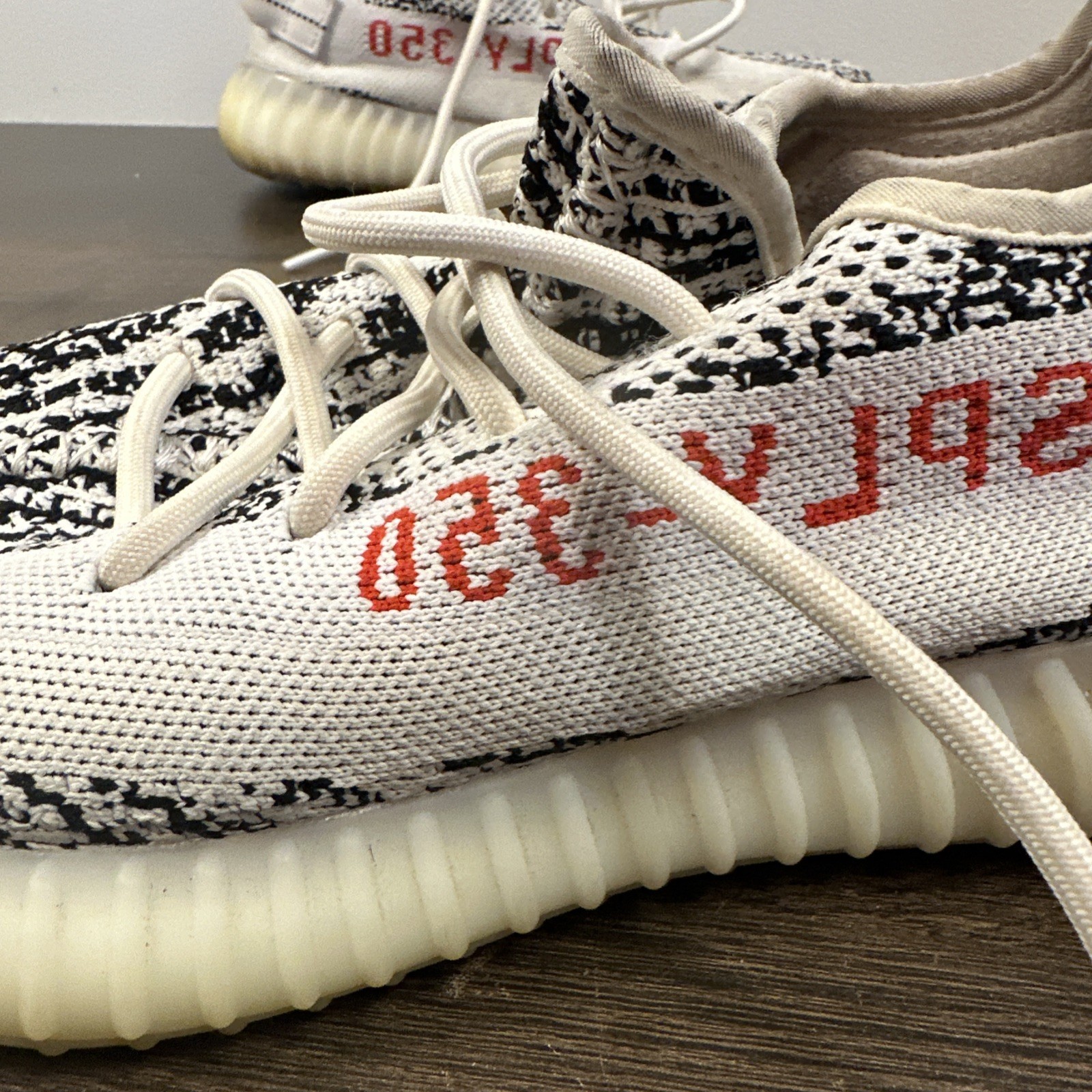 Adidas Yeezy Boost 350 V2 Low Zebra ( Size 9 ) V1