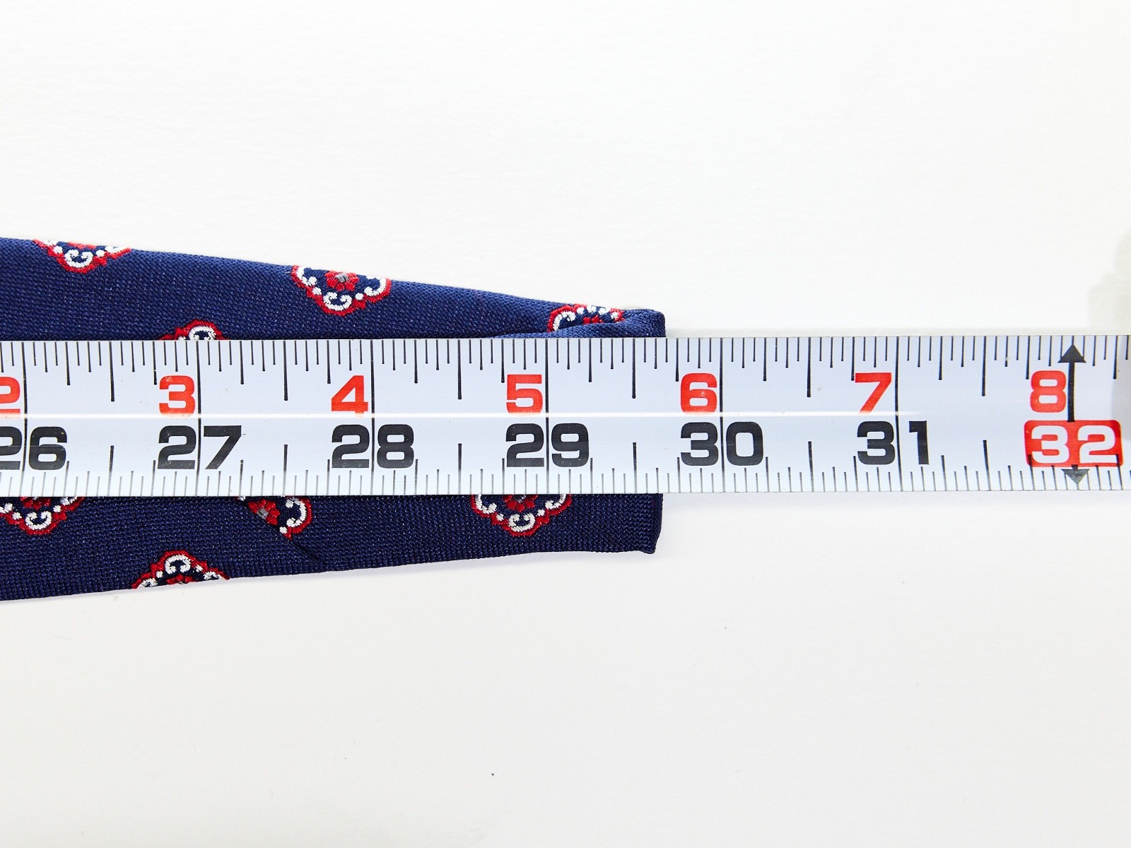 BIGI CRAVATTE Men’s 100% Silk Tie BLUE w/ RED MEDALLIONS 59″ x 3.25″ USED T22