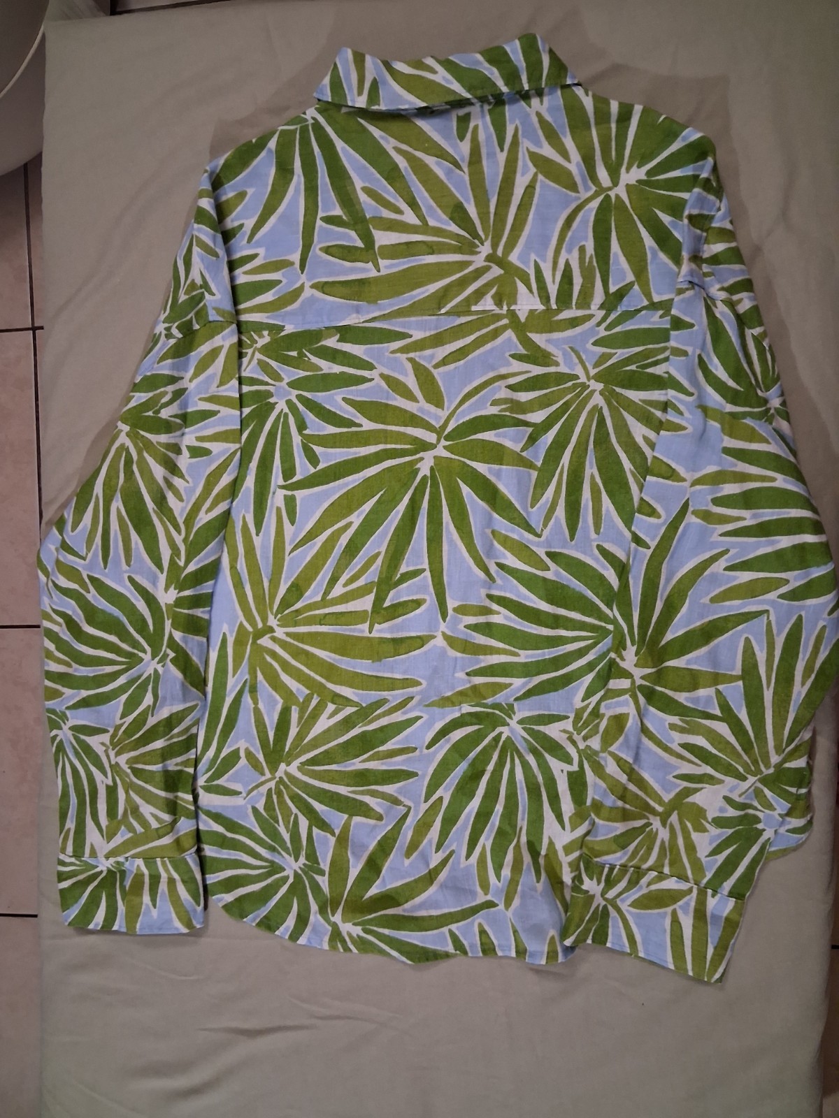 Sigrid Olsen 100% Linen Blouse Medium M Tropical Green Blue Palm Leaf Button Up