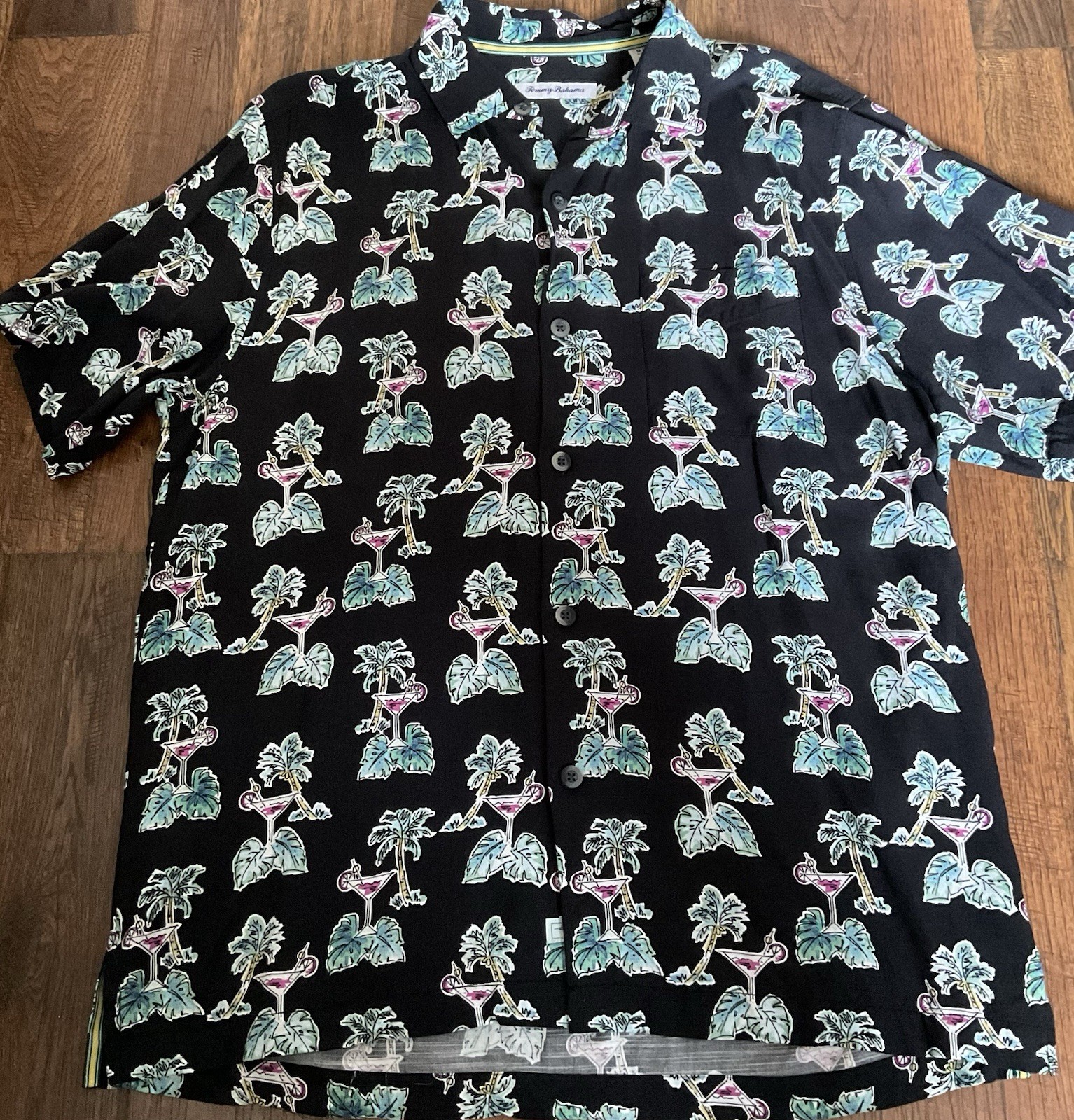 Tommy Bahama Button Up Shirt Men M Martini Cocktail Hawaii Medium Short Sleeve