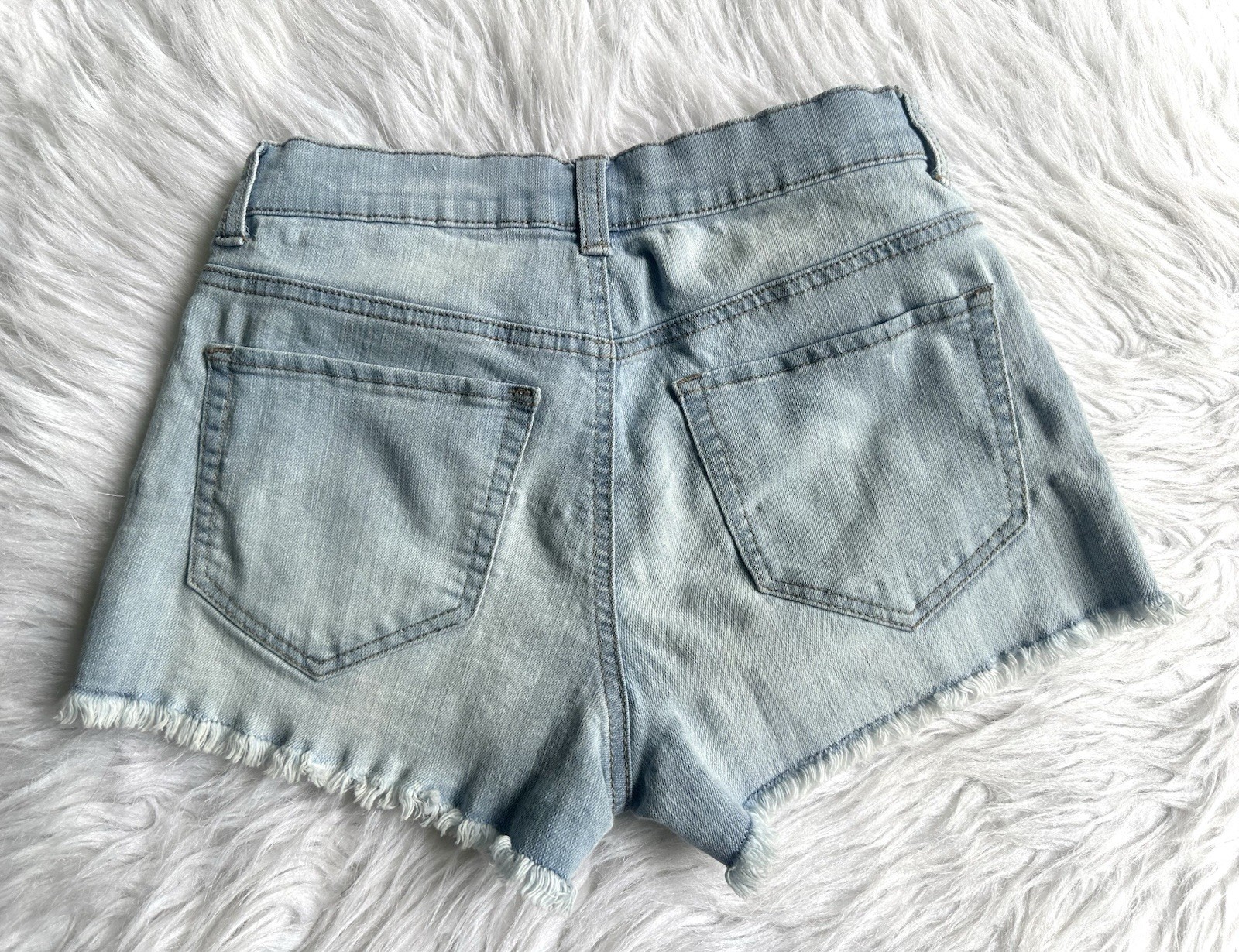 Mudd Low Rise Light Wash Blue Denim Cut Off Shorts Size 9 Stretch HS34