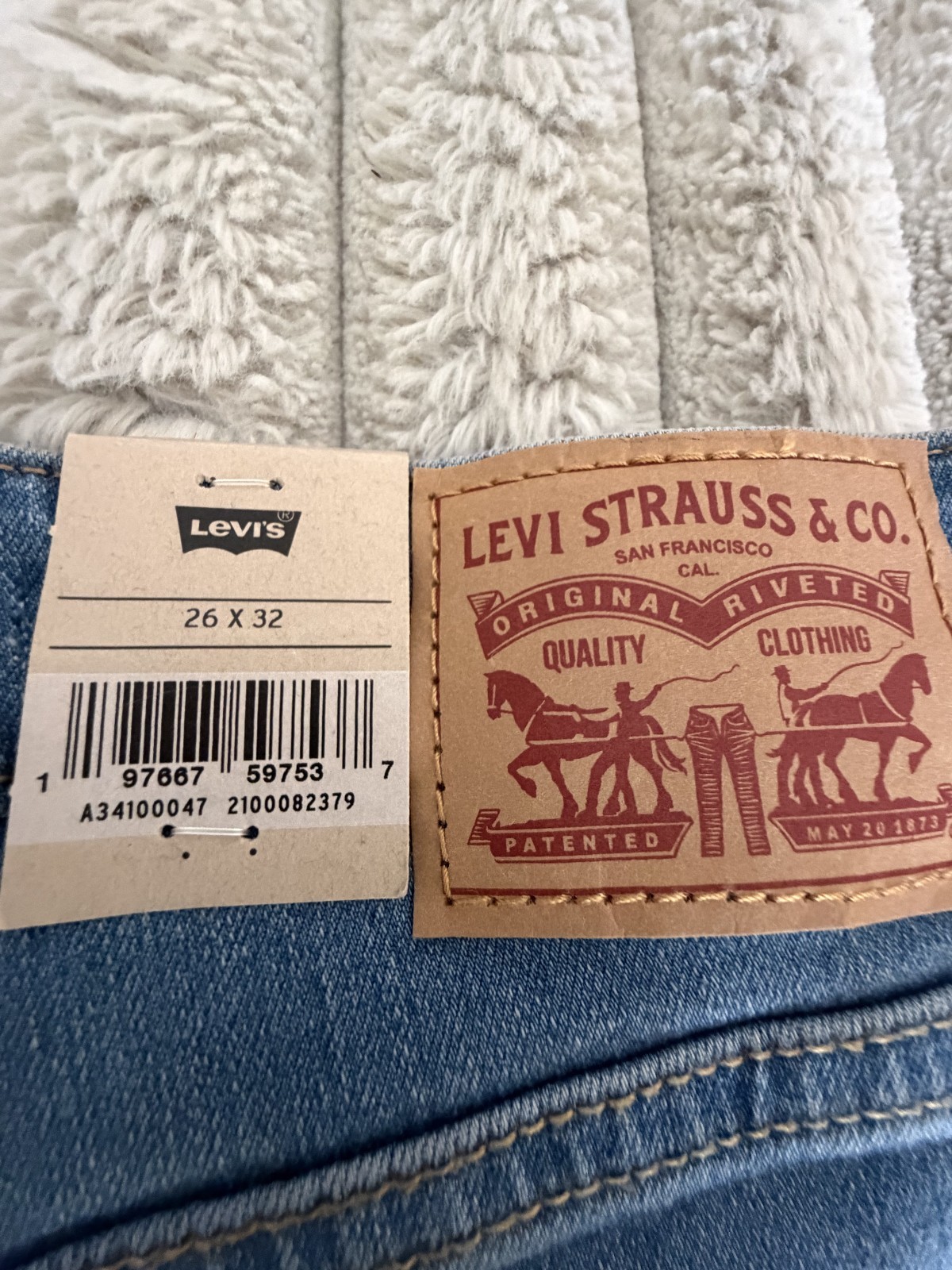 NWT Levi’s 726 High Rise Flare Jeans Women’s Size 26×32 Medium Wash Denim
