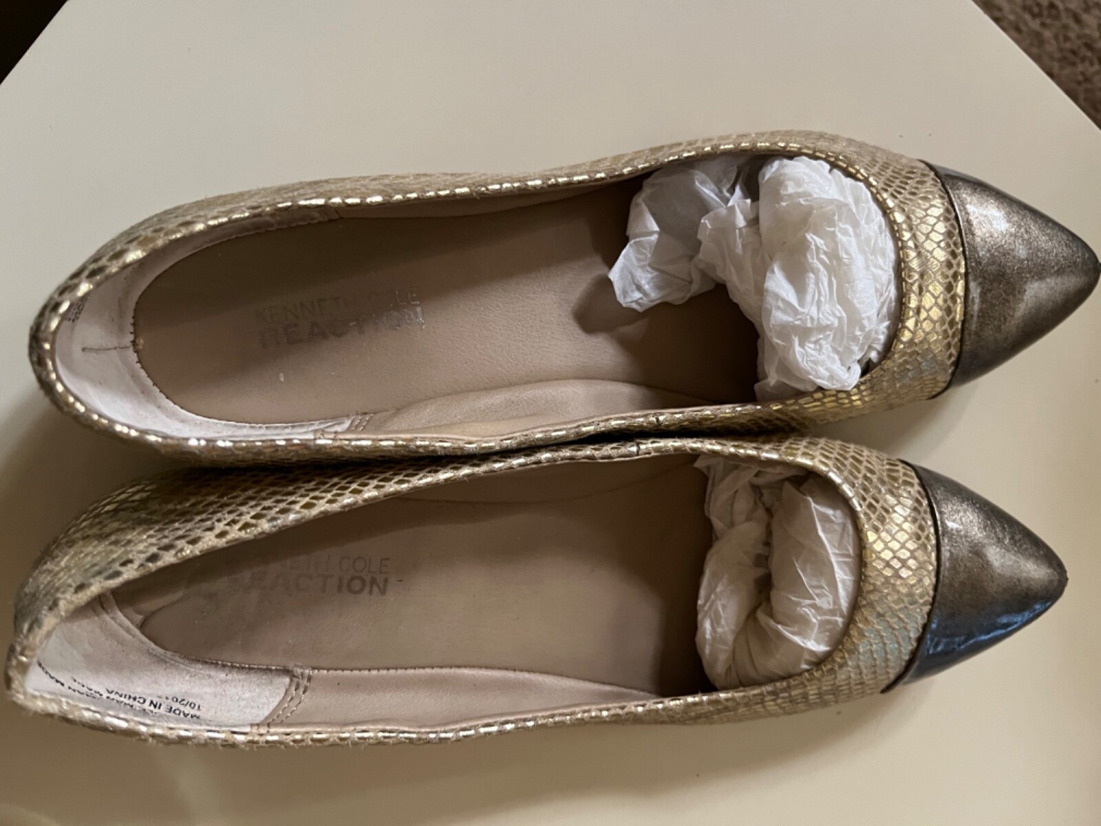 Kenneth Cole Reaction 8M gold textured flats bronze cap toe rubber outsole