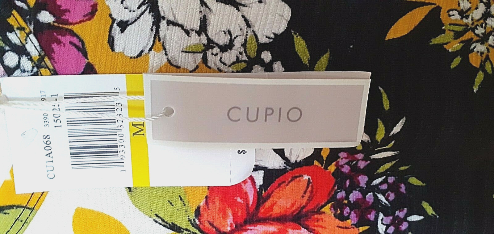Cupio 95% viscose, 5% spandex multi floral embellished top Size M
