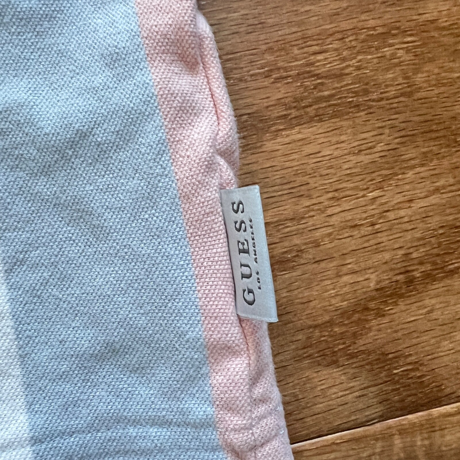 Guess T-Shirt Men’s Size S Vertical Stripe White/Pink/Gray