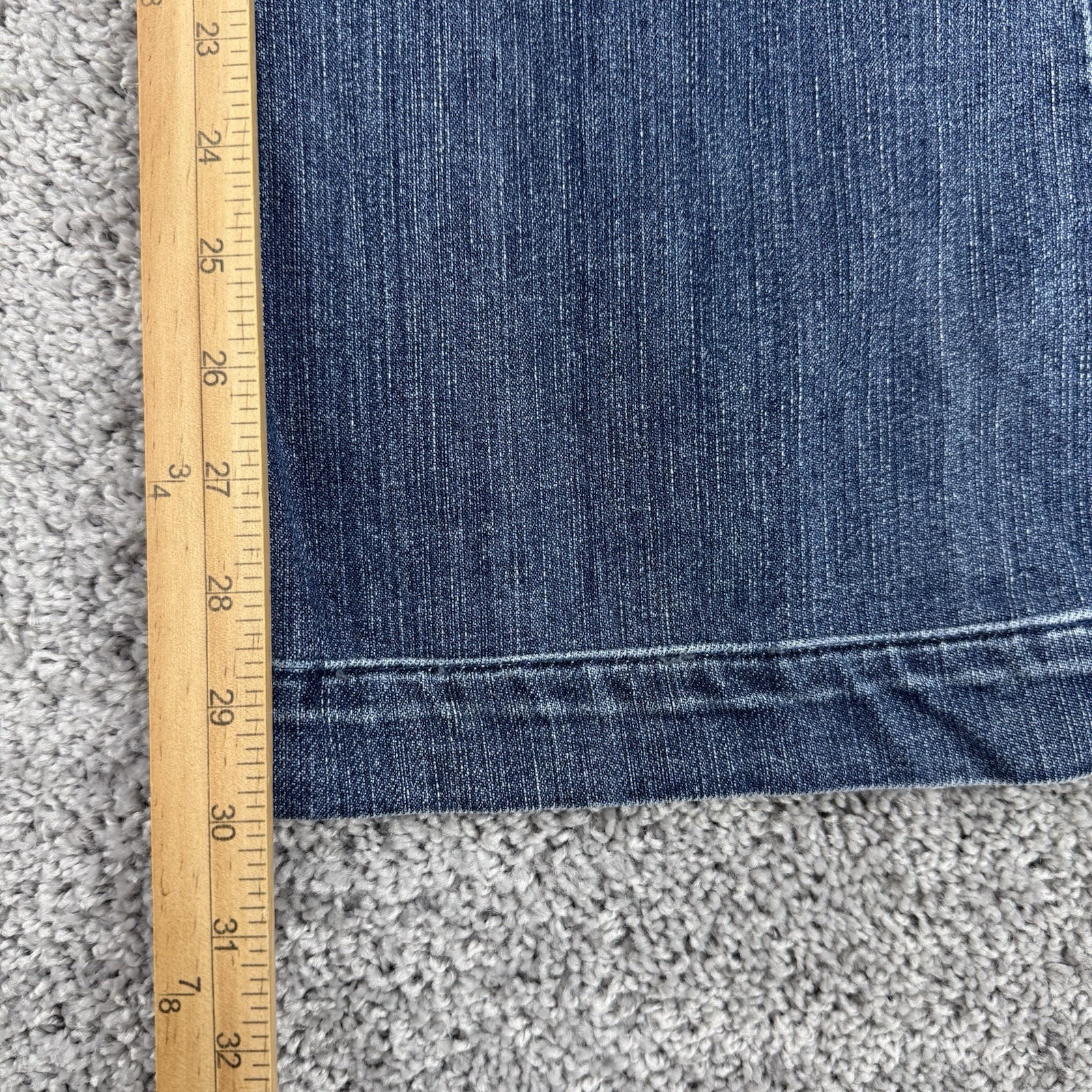 7 For All Mankind Dojo Jeans Women’s Size Tag-24 / Fits-26 Flare Leg Distressed