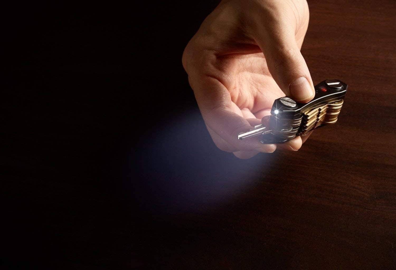 Key Chain Smart Organizer Expandable Metal Holder Holds 30 Keys LED Flashlights