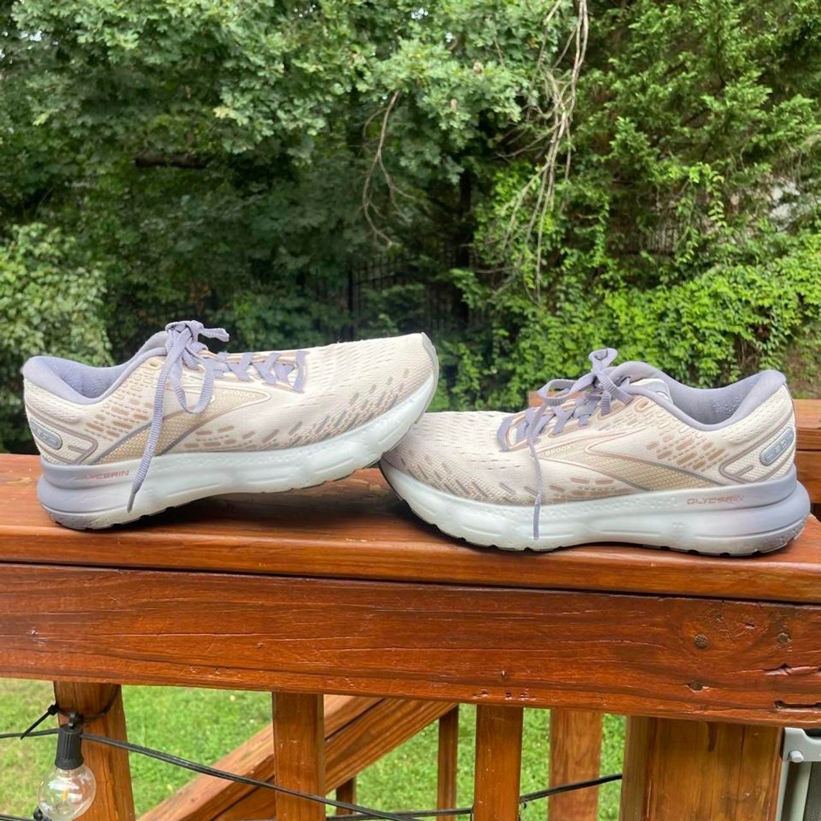 Brooks Glycerin 20 Women’s 8 Cream and Blue Running Sneakers