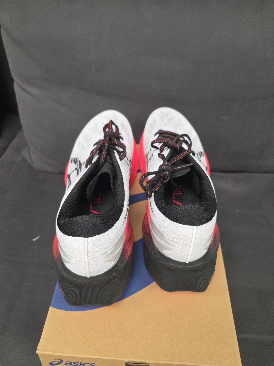 ASICS Novablast 3 1011B458-104