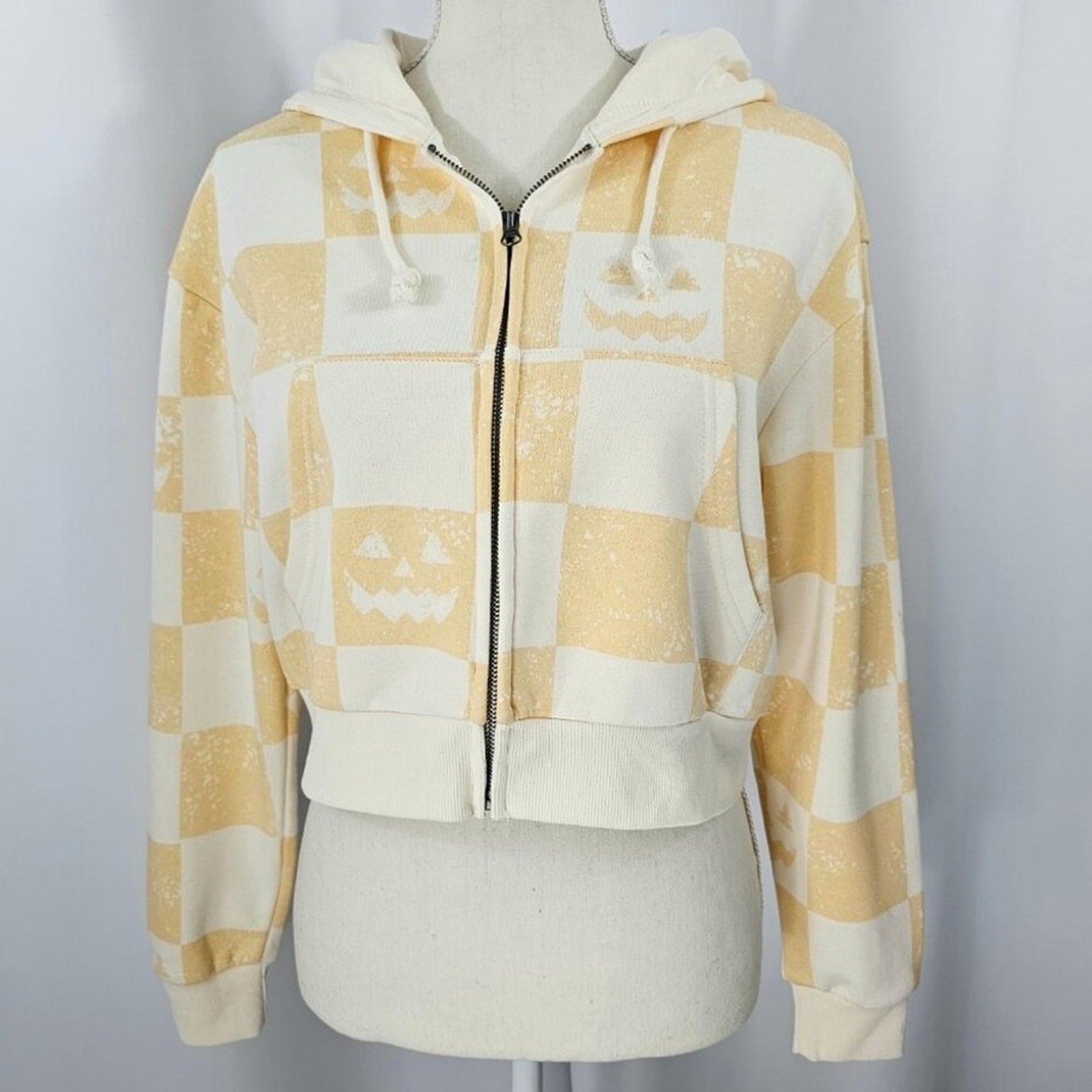 Mighty Fine Cream Checkered Pumpkin Face Print Cropped Hoodie Women’s S NWOT
