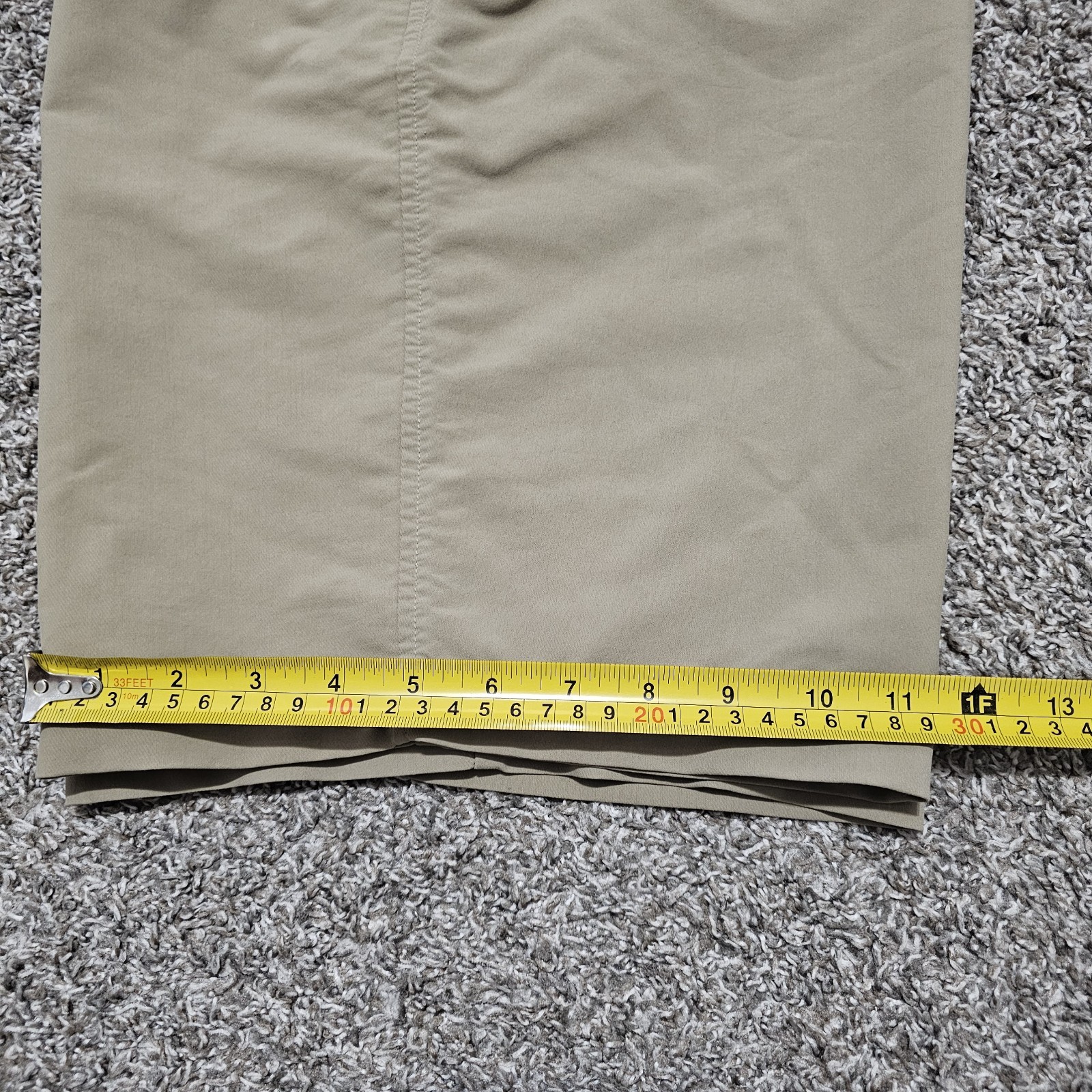 Under Armour Men’s Size 34 Golf Hiking Walking Shorts Beige Tan