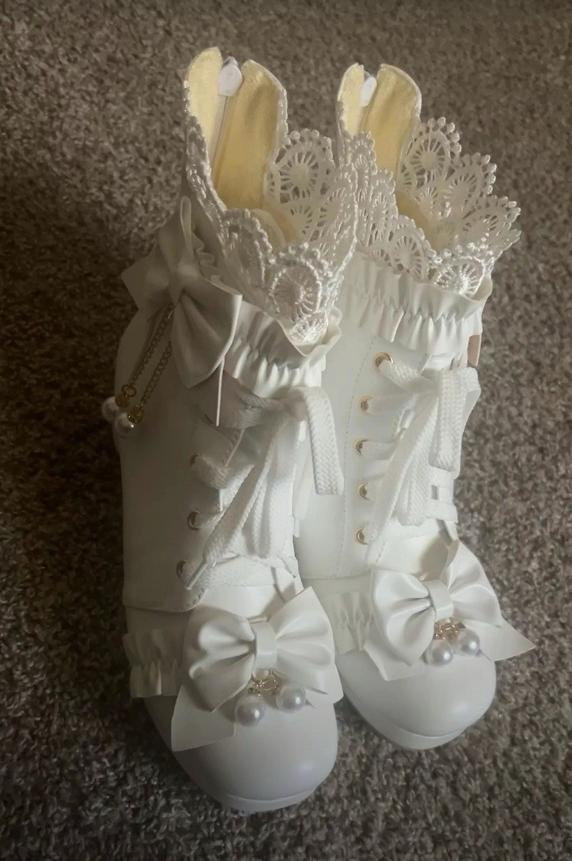 Women’s White Lace-Up Ankle Bootie Round Toe Bow & Pearl Accents 6.5
