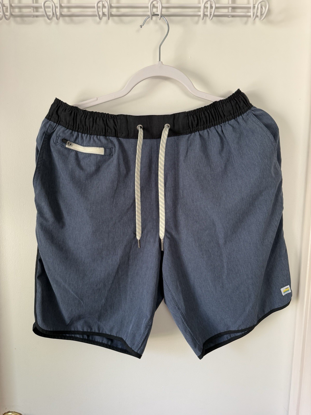 Vuori Mens Medium Performance Shorts Blue Heather 4-Way Stretch Zip Pocket