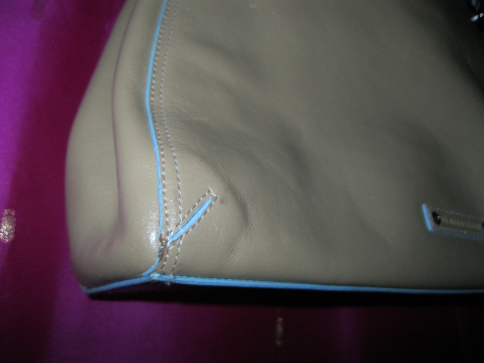 ANNE KLEIN TAN LEATHER HANDBAG, NEW, W/ 2 ZIPPERED POCKETS & LT. BLUE TRIM