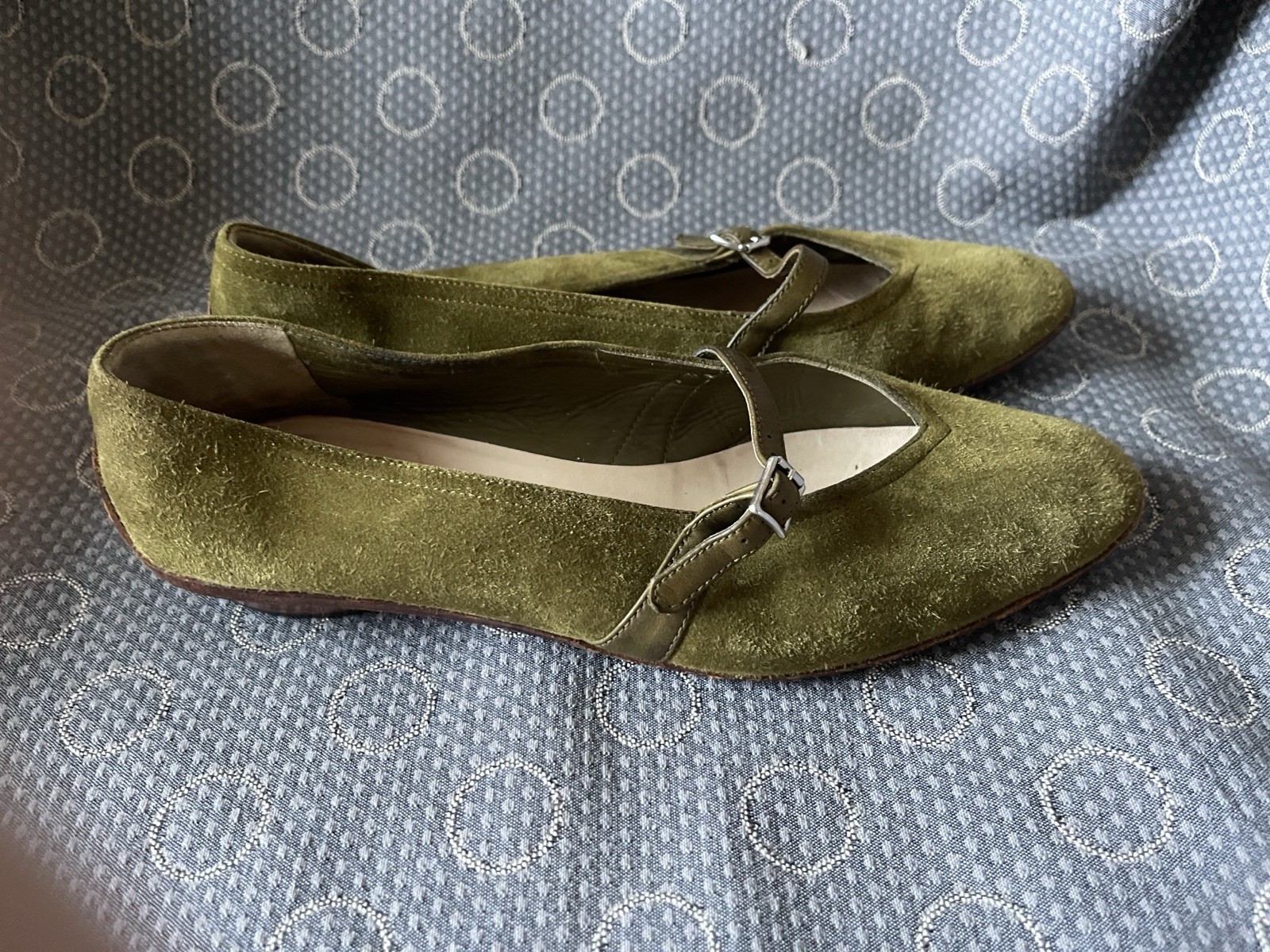 SALVATORE FERRAGAMO OLIVE GREEN SUEDE AUDREY MARY JANE FLATS WITH STRAP 6,5C