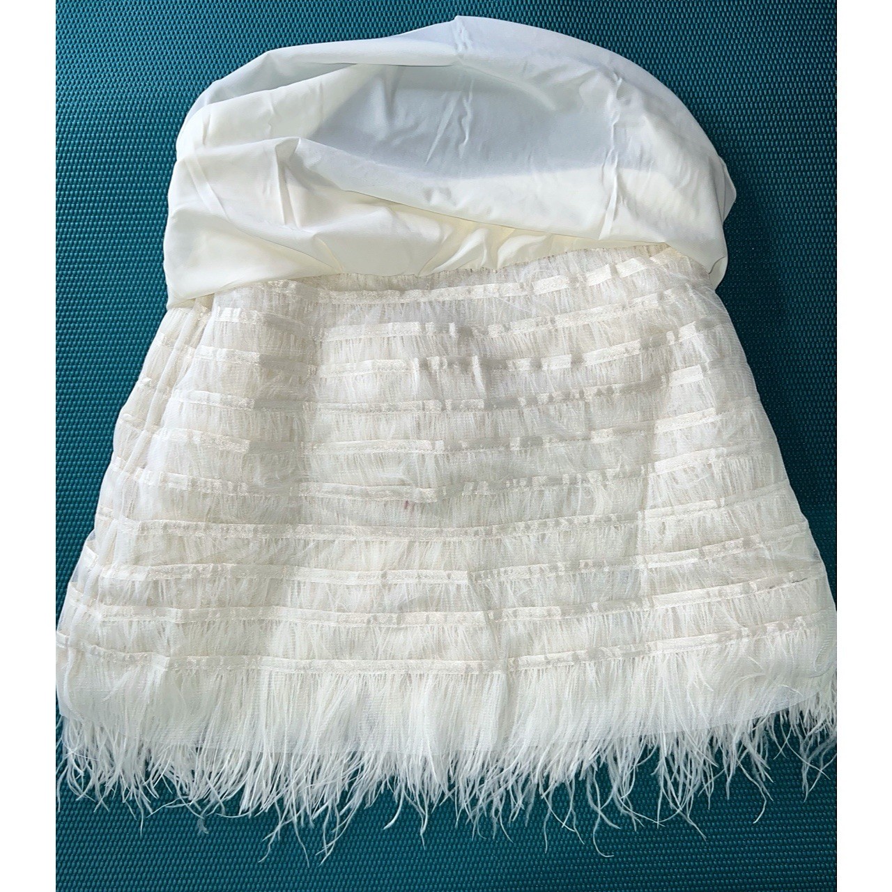 Alice + Olivia Cina Off White Ecru Ostrich Feather Mini Skirt SIZE 6