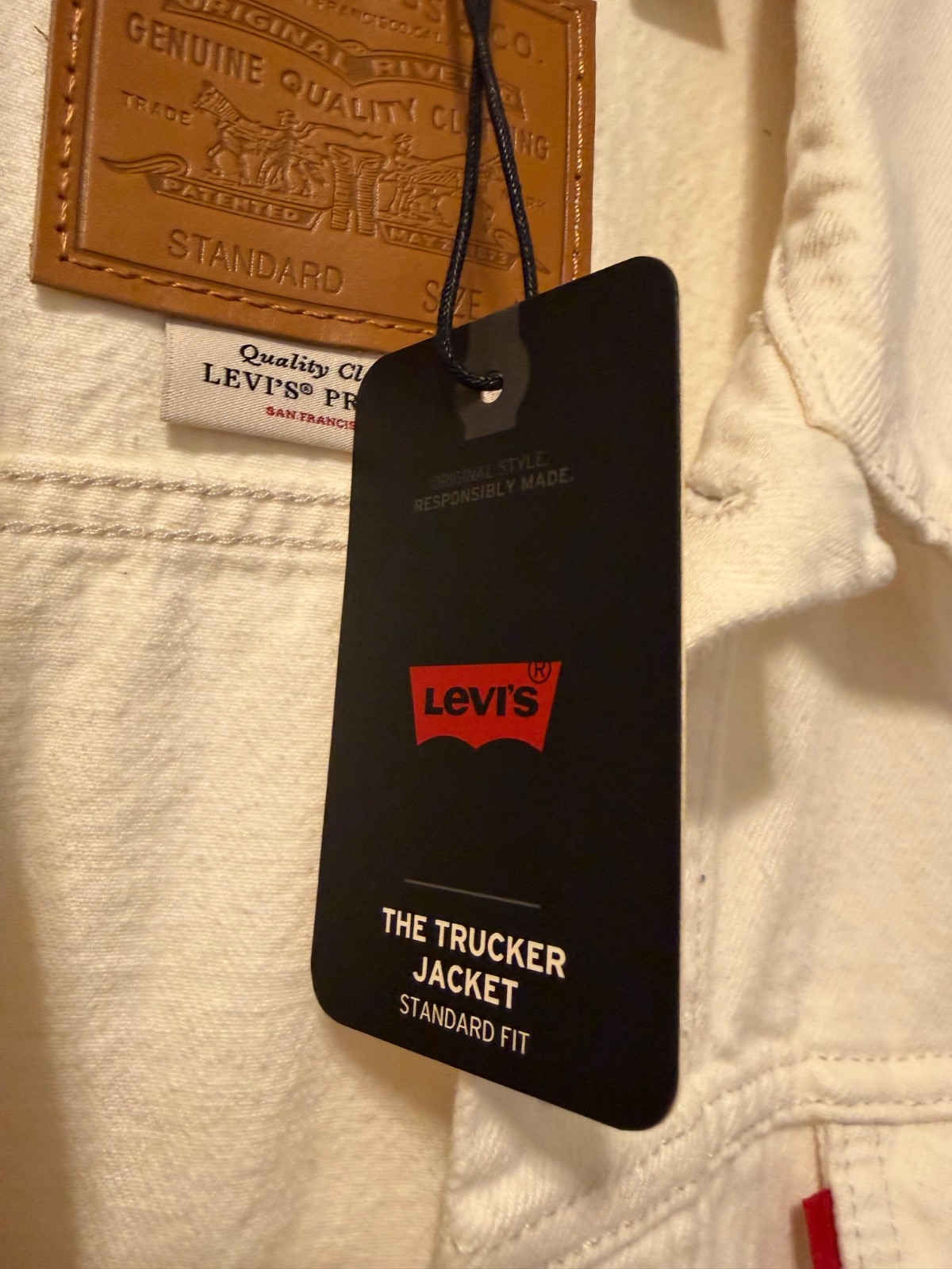 NEW – Levi’s Men’s Large Ivory White Denim Trucker Jacket