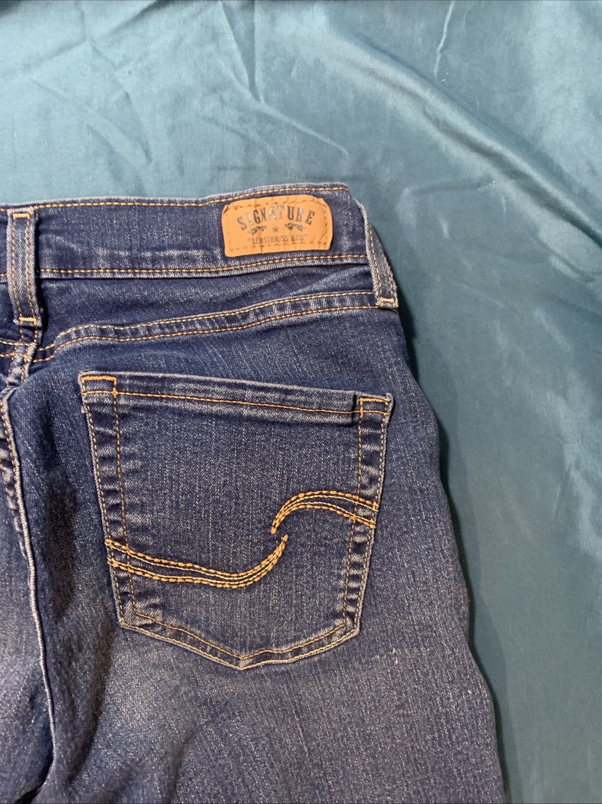 Levi’s Women’s Curvy Bootcut Jeans 4m 27 Waist L 32