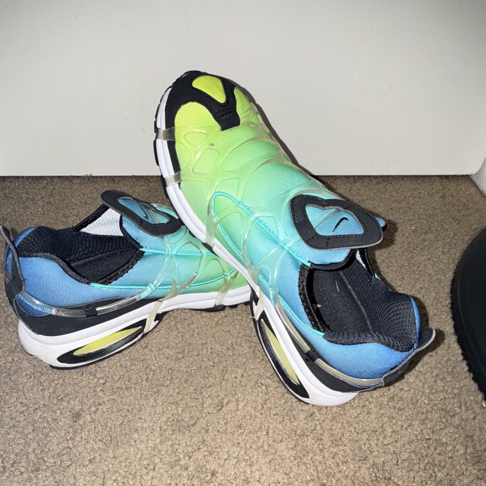 Nike Air Kukini SE Lemon Venom Aurora Slip-On Low Top Mesh Sneaker DV1902-100