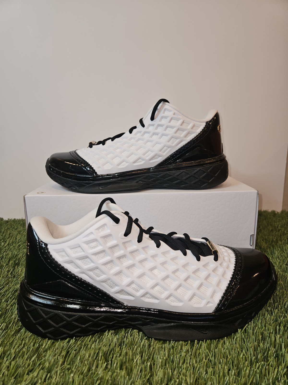 Size 9 – Kobe III Low Protro (IQ3916 100) Mambacita