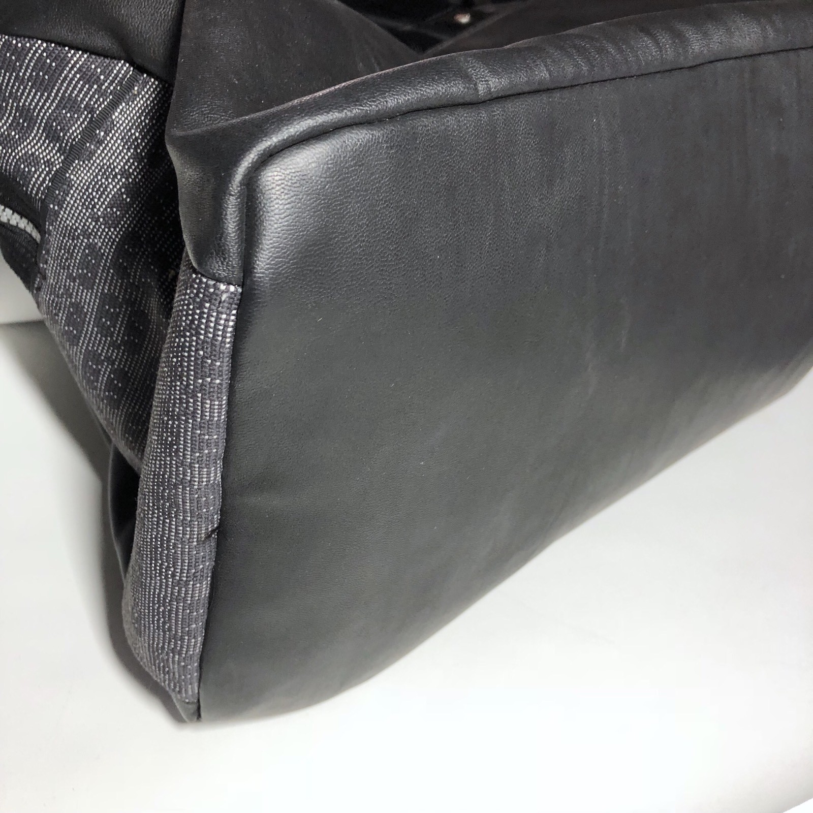 EUC Lululemon Om The Day Bag Black Reflective