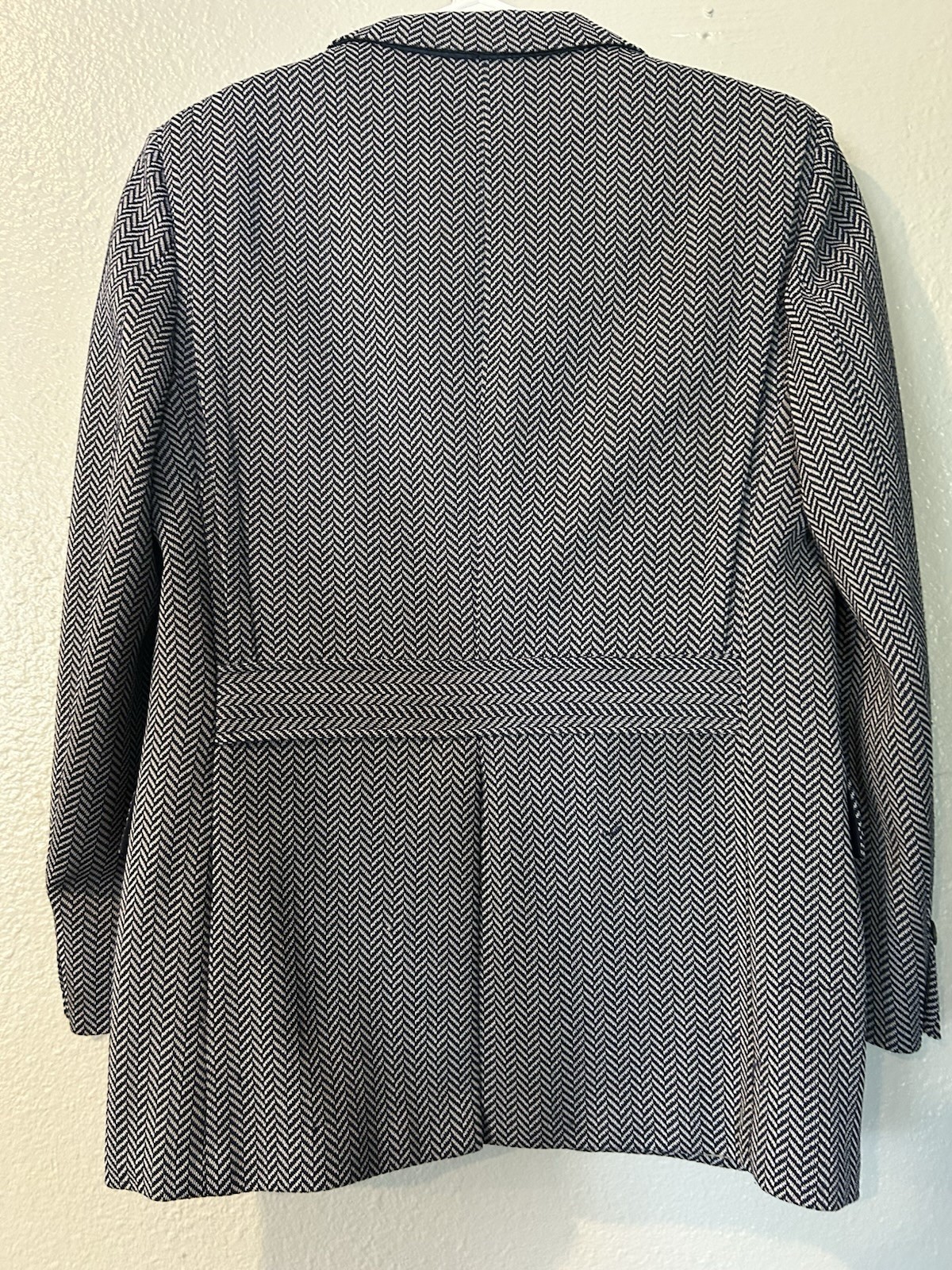 Mr. Ray’s Men’s Blue/White Herringbone Sport Coat Blazer 38R 2-Button