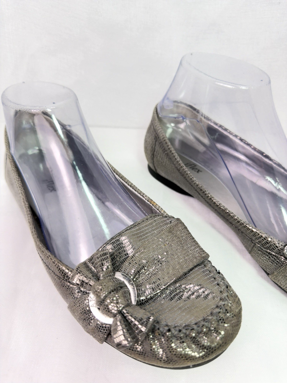 AK Anne Klein Kismet Flats Womens 8M Taupe Metallic Loafer Bow Comfort Slvr/gld