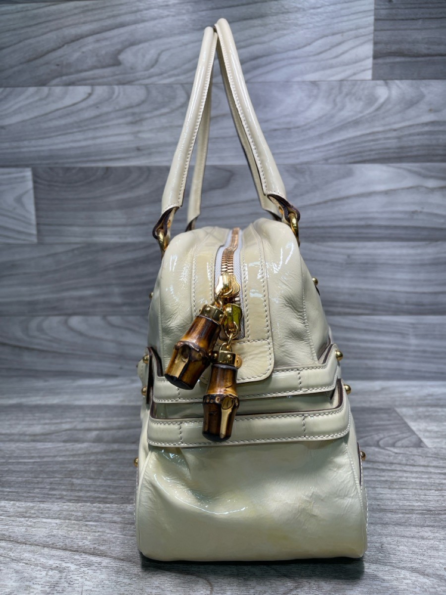 Gucci White Patent Leather Horsebit Shoulder Bag – Authentic (I-12543)