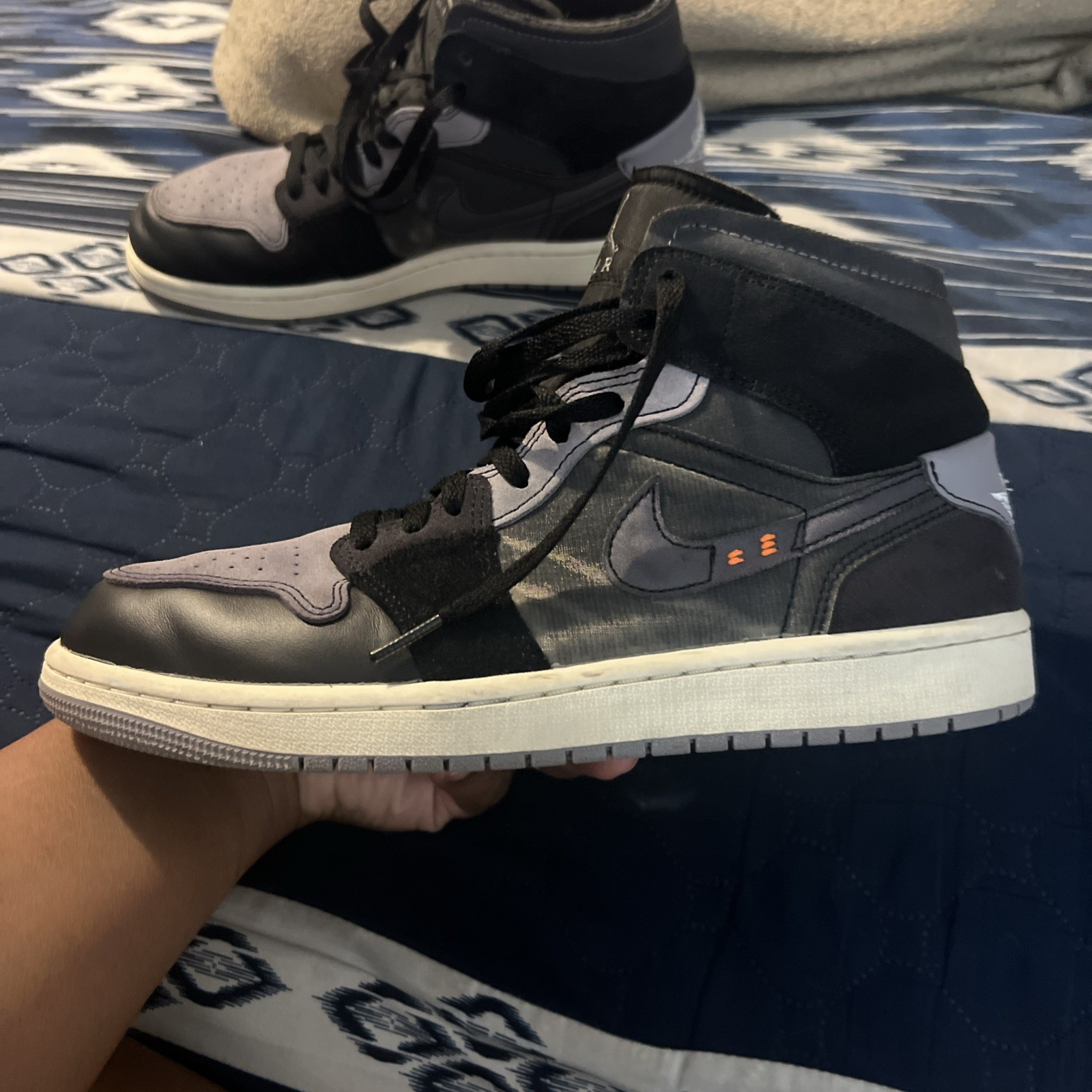 0680) Nike Air Jordan 1 Mid SE Craft “Inside Out” BLACK/GREY DM9652-001 Size 9.5