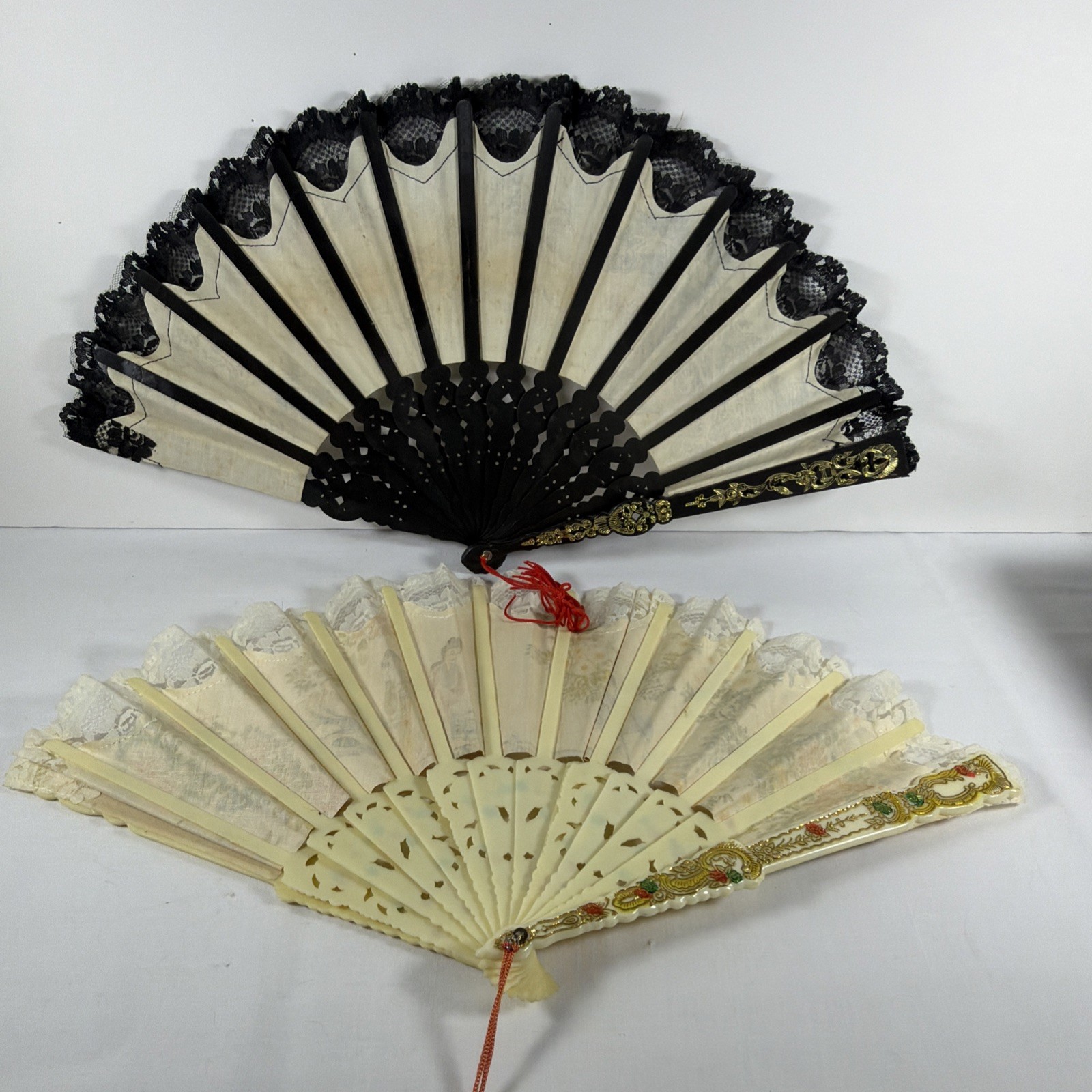 2 Vintage 1980’s Classical Scent Hand Fans fan Lace Fabric Plastic