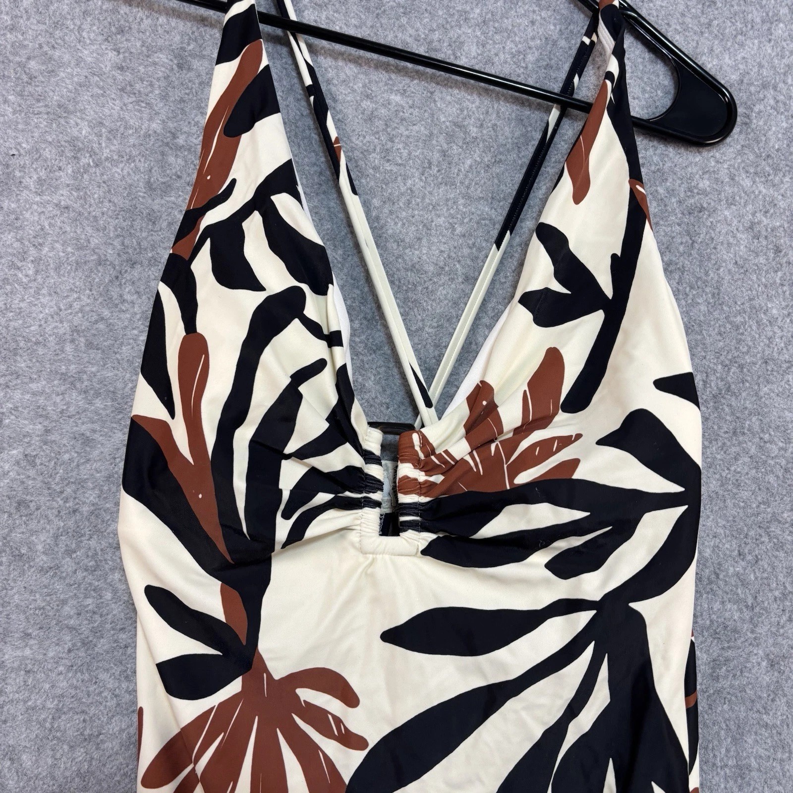 Shade & Shore One Piece White-Black-Brown Full Seat Coverage 1-Piece Swimsuit XS