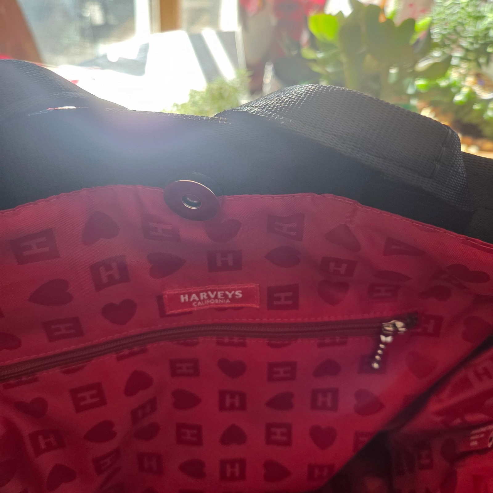 Harvey’s Seatbelt Bag “Red N Black” Medium Audrey Tote RARE With Bow Key Charm!
